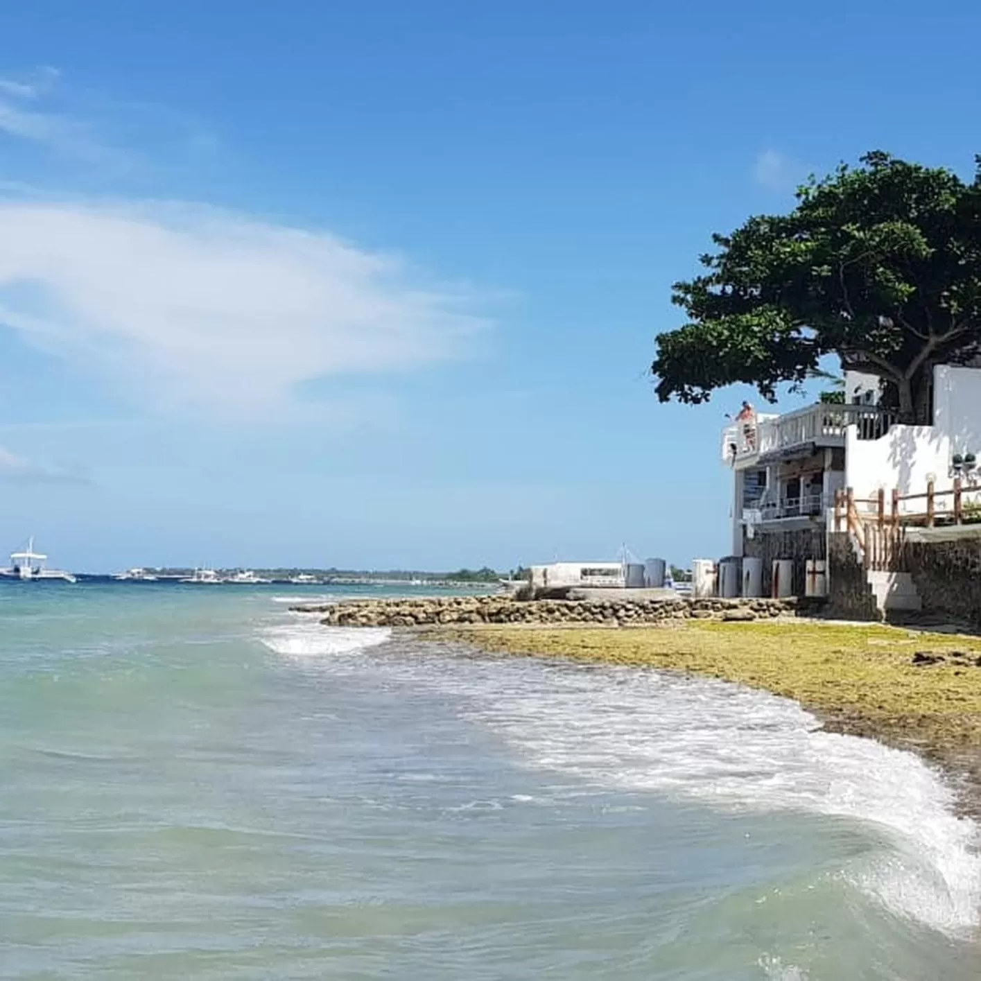 Beach in Gaja Go Dive & Inn