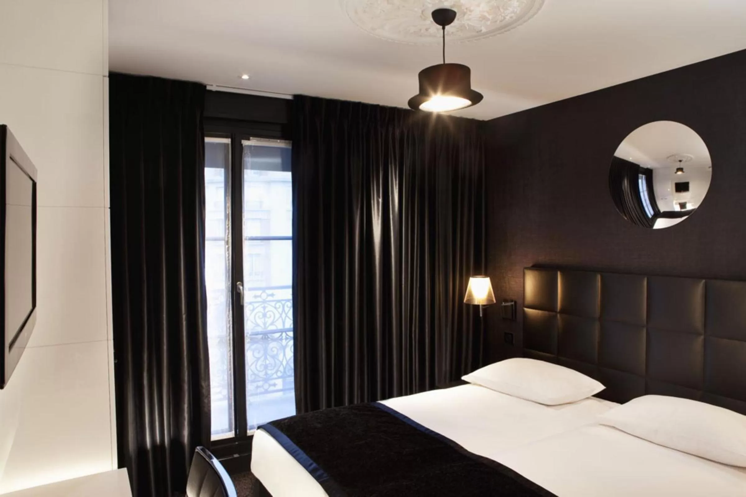 Photo of the whole room, Bed in First Hotel Paris Tour Eiffel