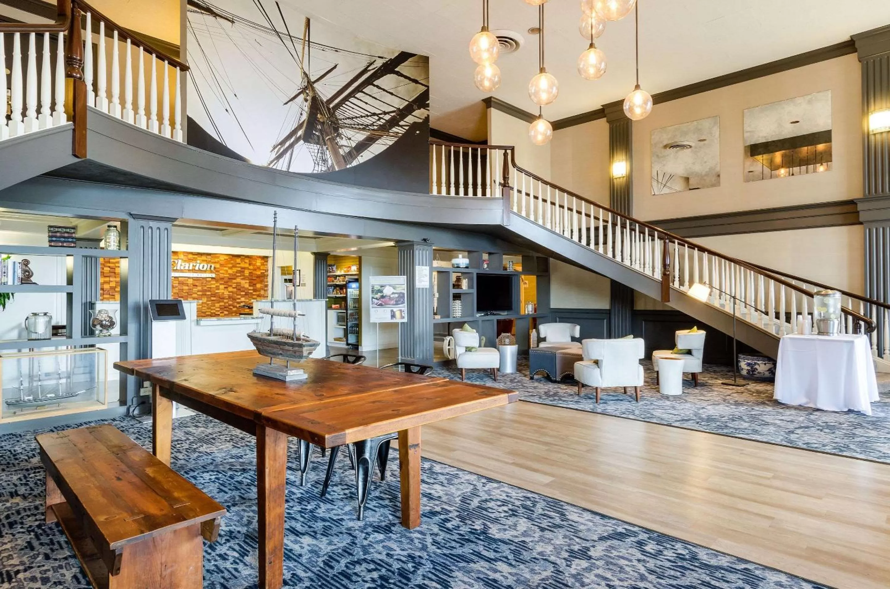 Lobby or reception, Lounge/Bar in Clarion Hotel Seekonk - Providence