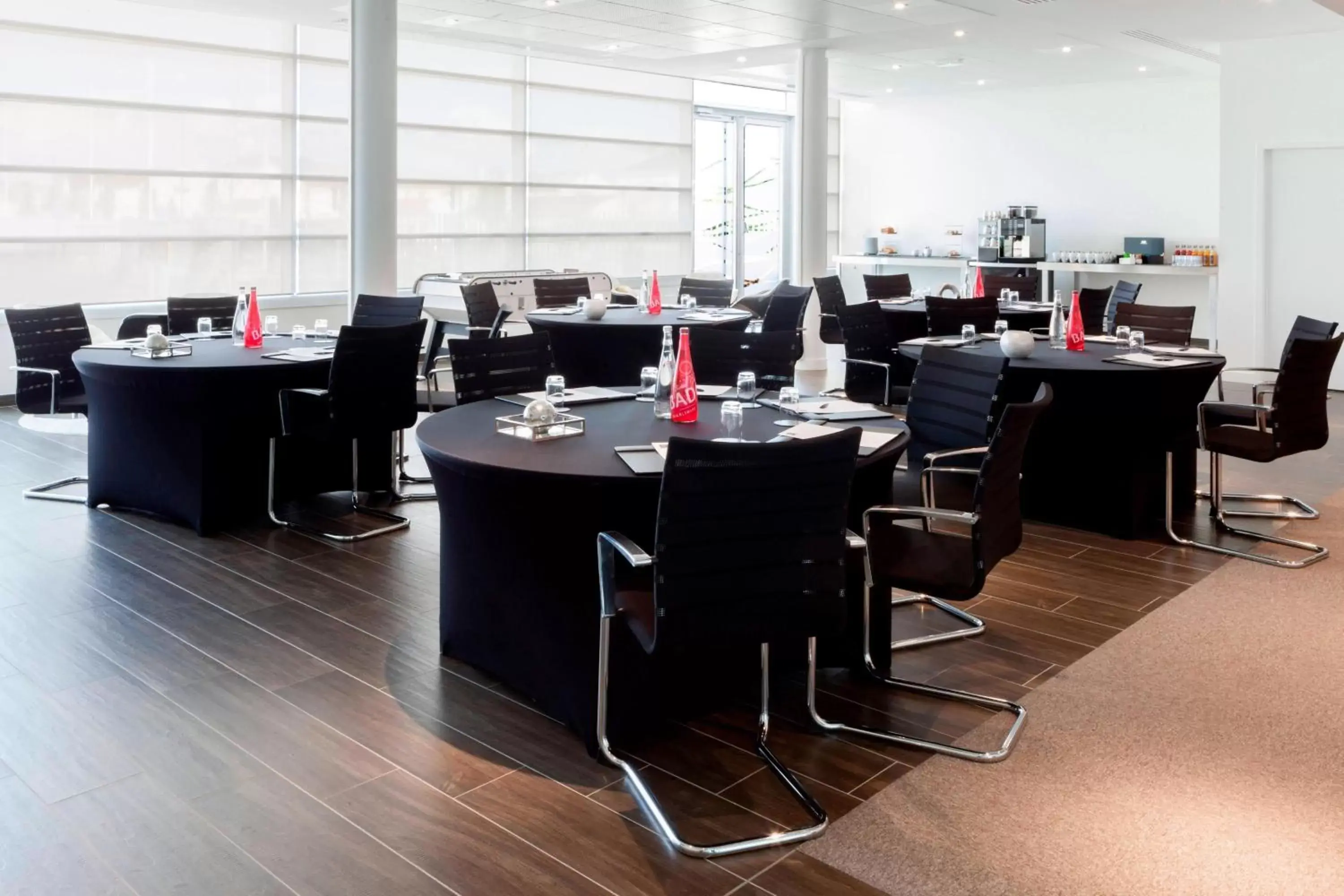 Meeting/conference room, Restaurant/Places to Eat in AC Hotel by Marriott Paris Le Bourget Airport