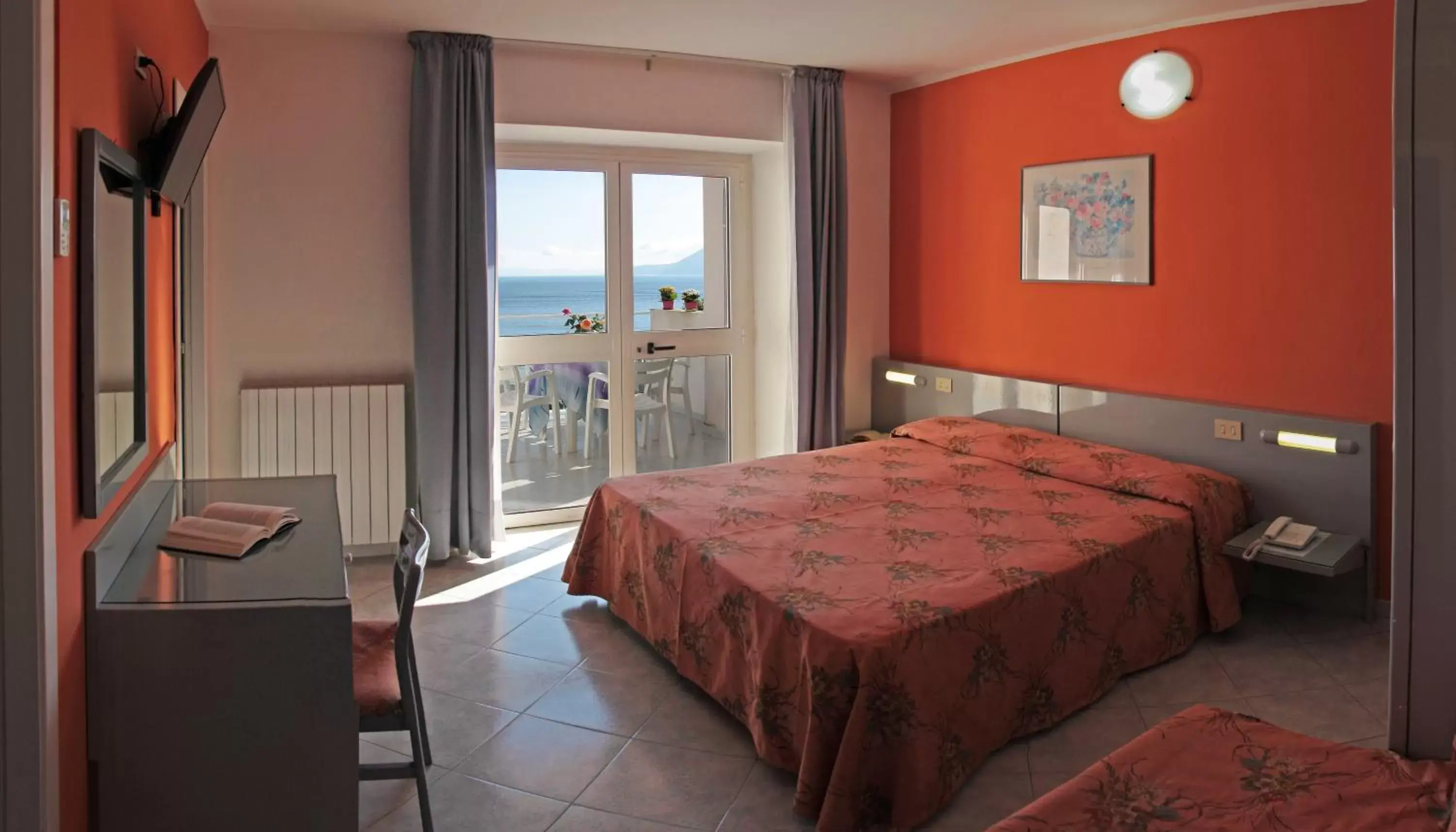Bed in Hotel Villa Ombrosa