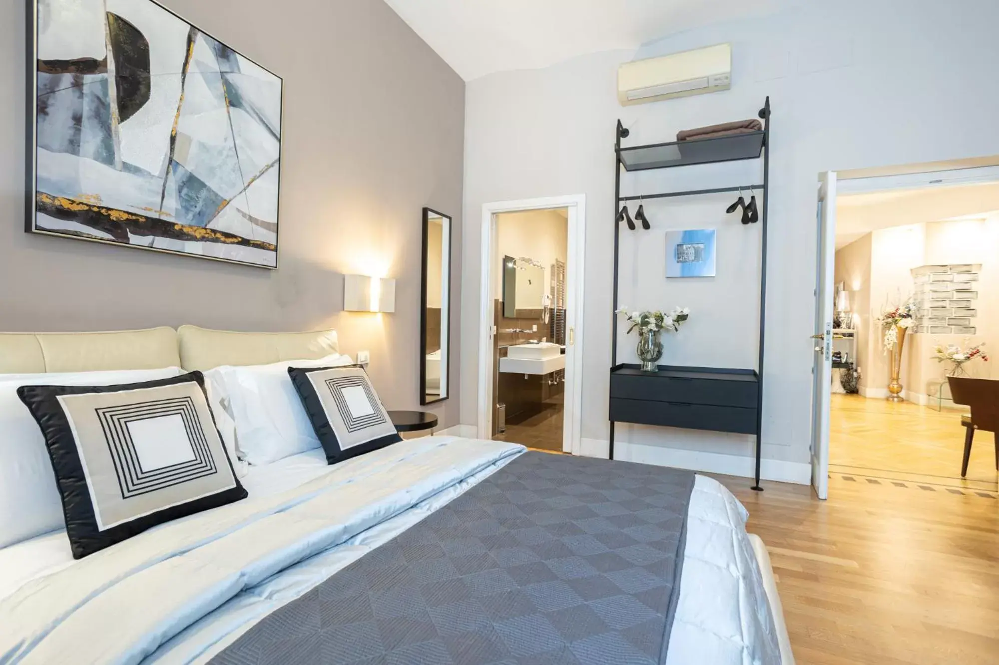 Bedroom, Bed in Cardilli Luxury Rooms
