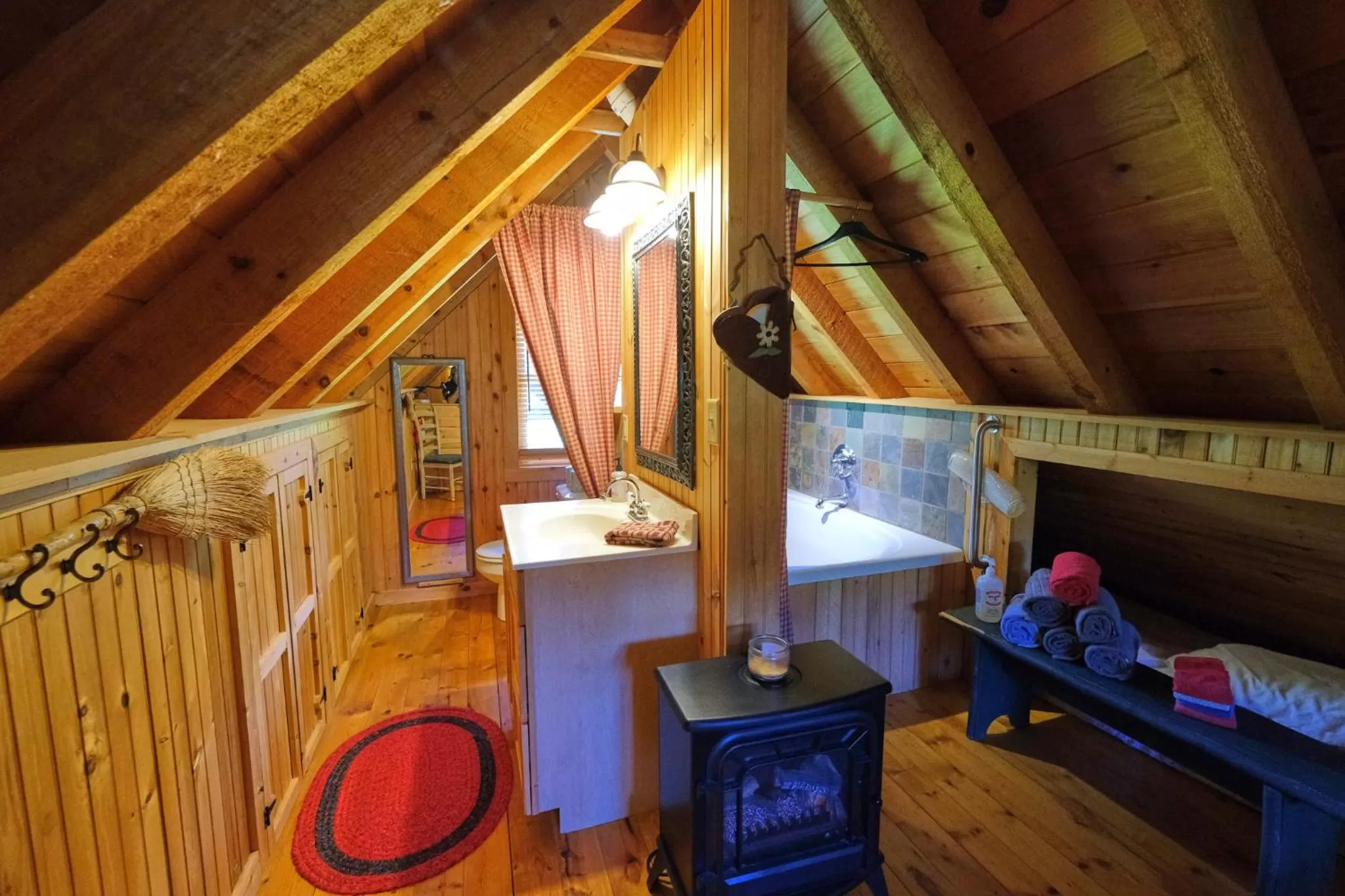 Creekwalk Inn Bed and Breakfast with Cabins