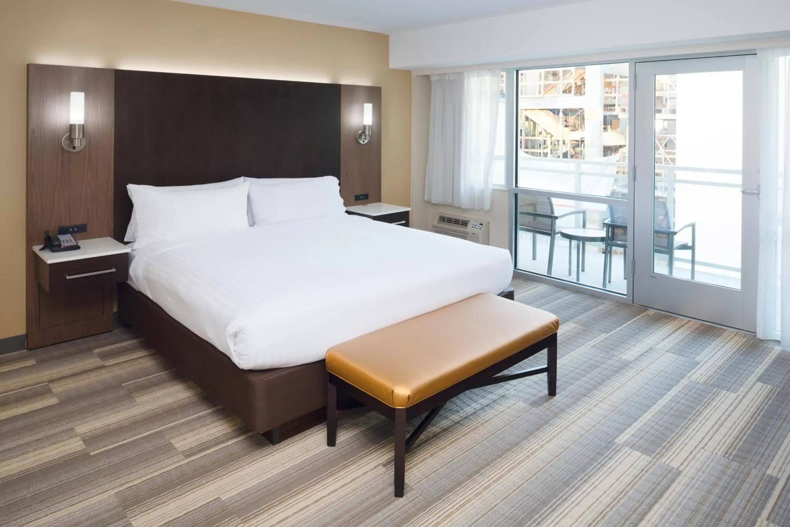 Photo of the whole room, Bed in Holiday Inn Express - Downtown San Diego, an IHG Hotel