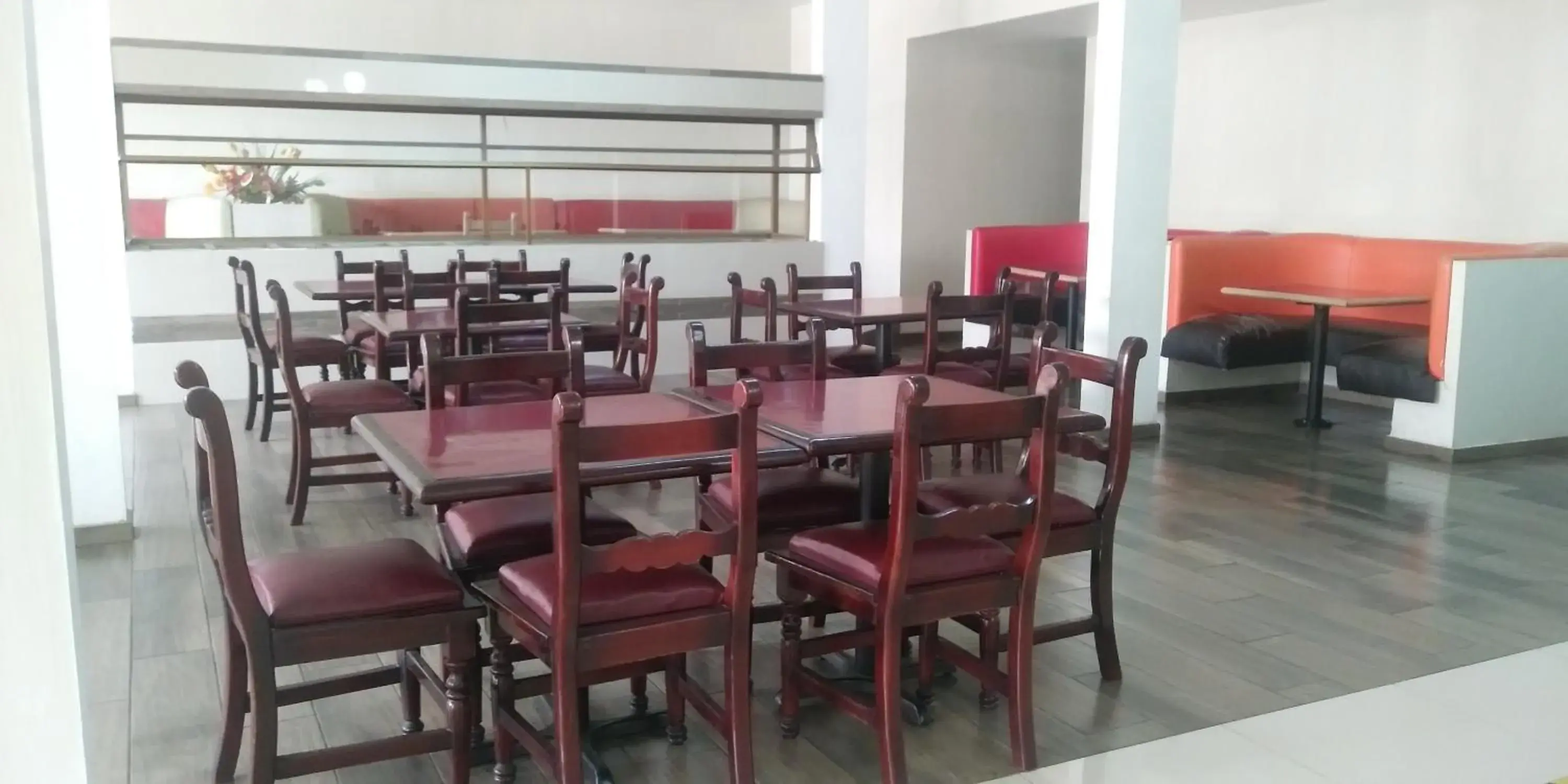 Restaurant/Places to Eat in Hotel Colon Express