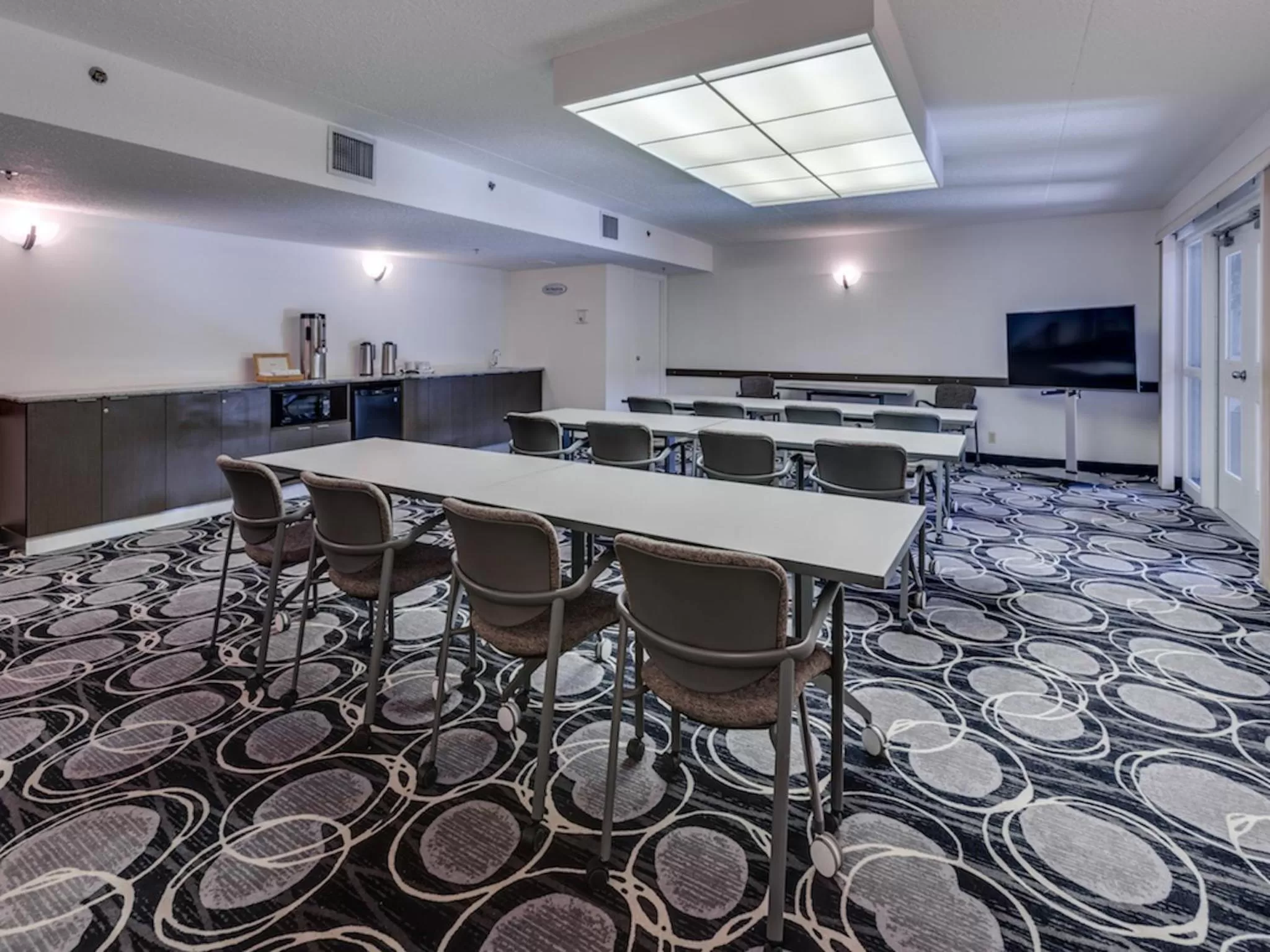 Food and drinks in Heritage Inn Hotel & Convention Centre - High River