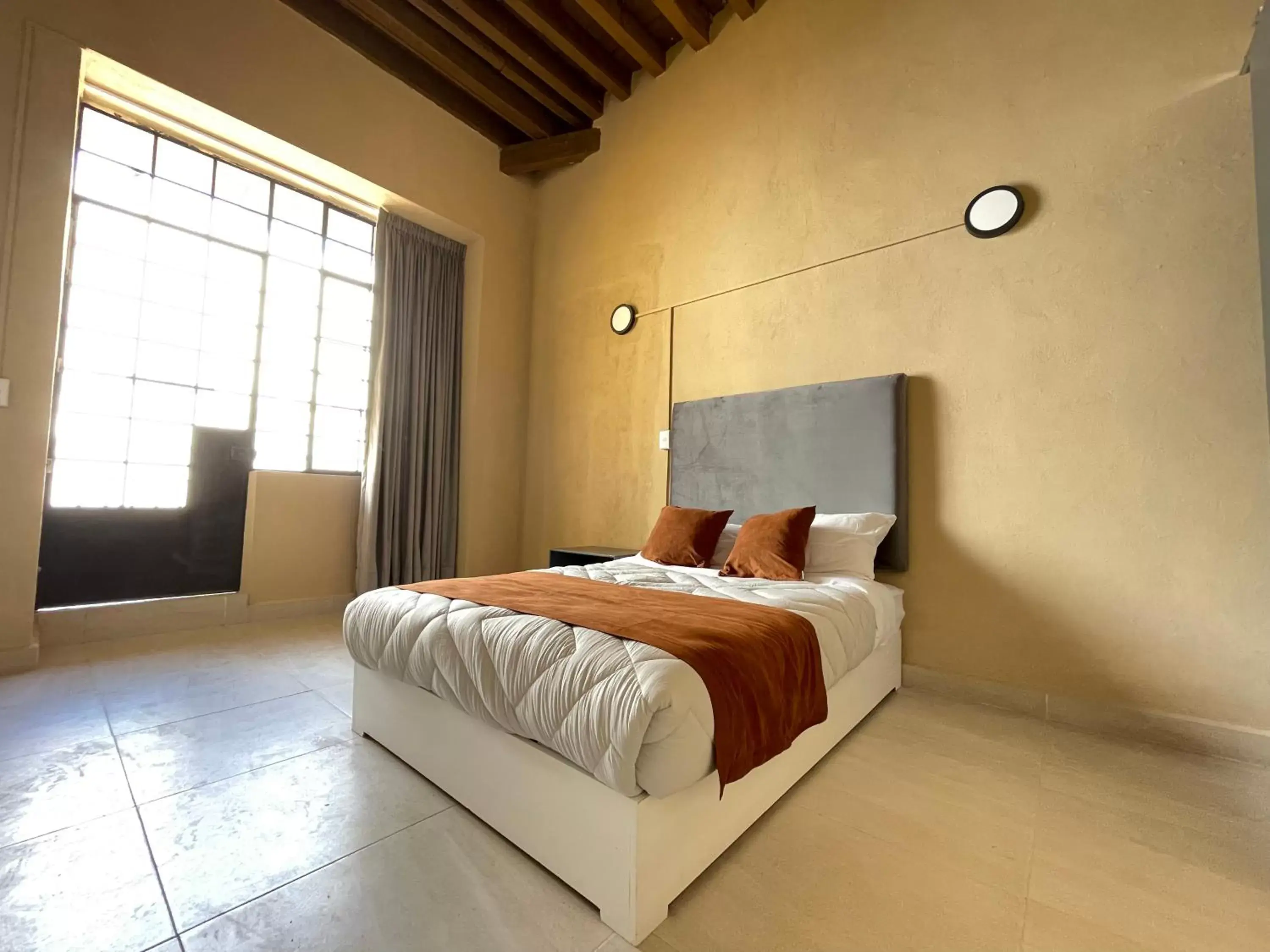 Bedroom, Bed in Colmena Centro