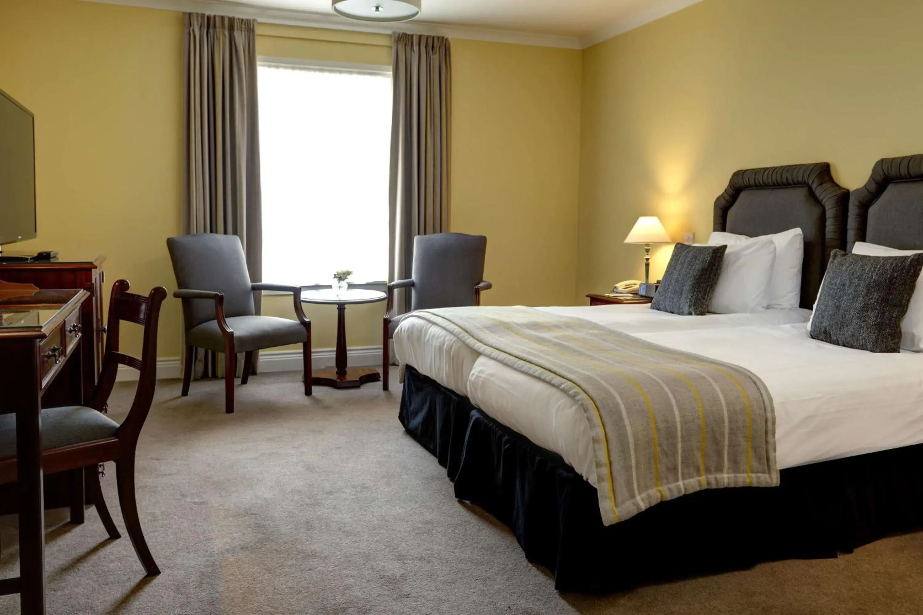 Photo of the whole room, Bed in Best Western Plus Dunfermline Crossford Keavil House Hotel