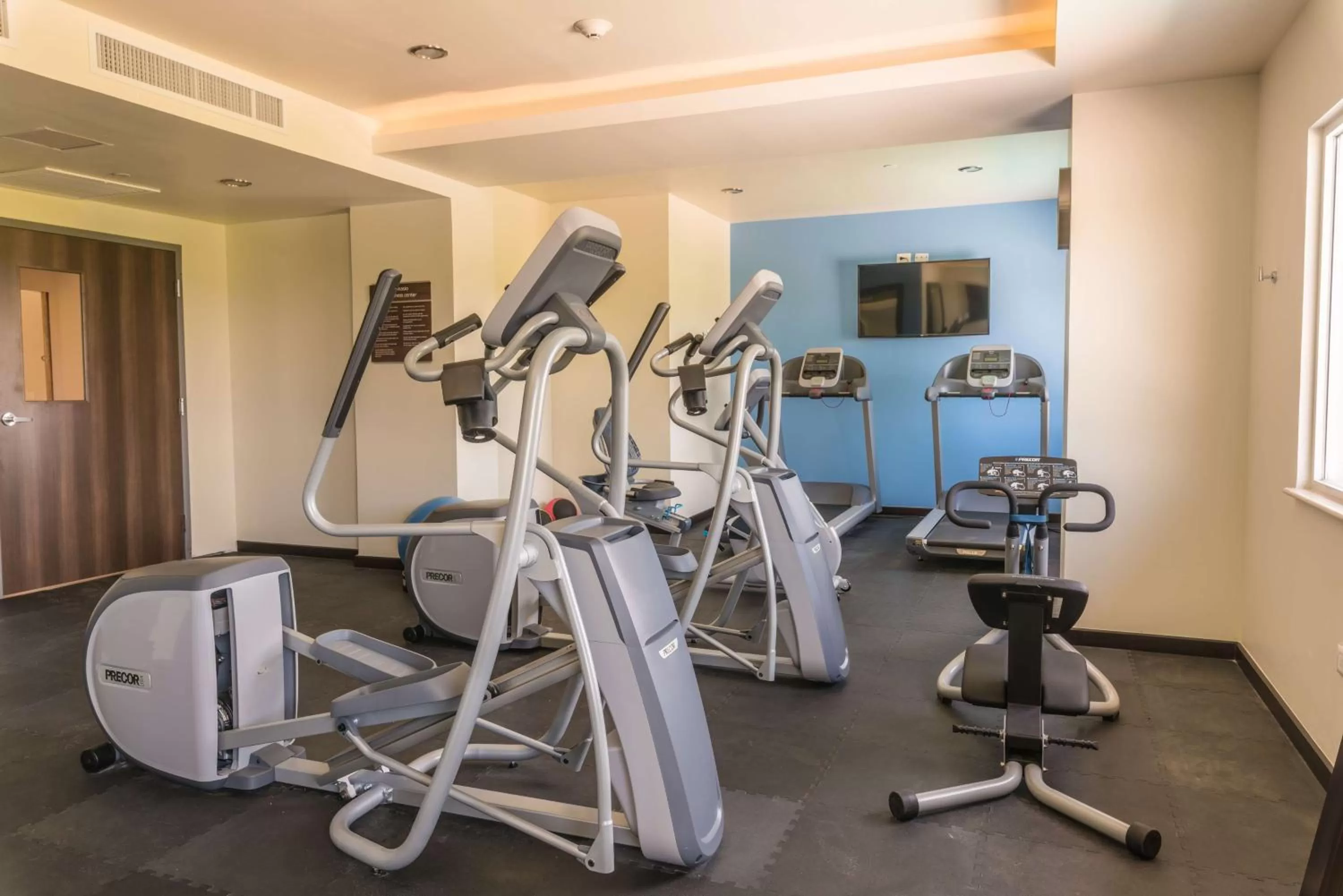 Fitness centre/facilities in Hampton Inn & Suites by Hilton Salamanca Bajio