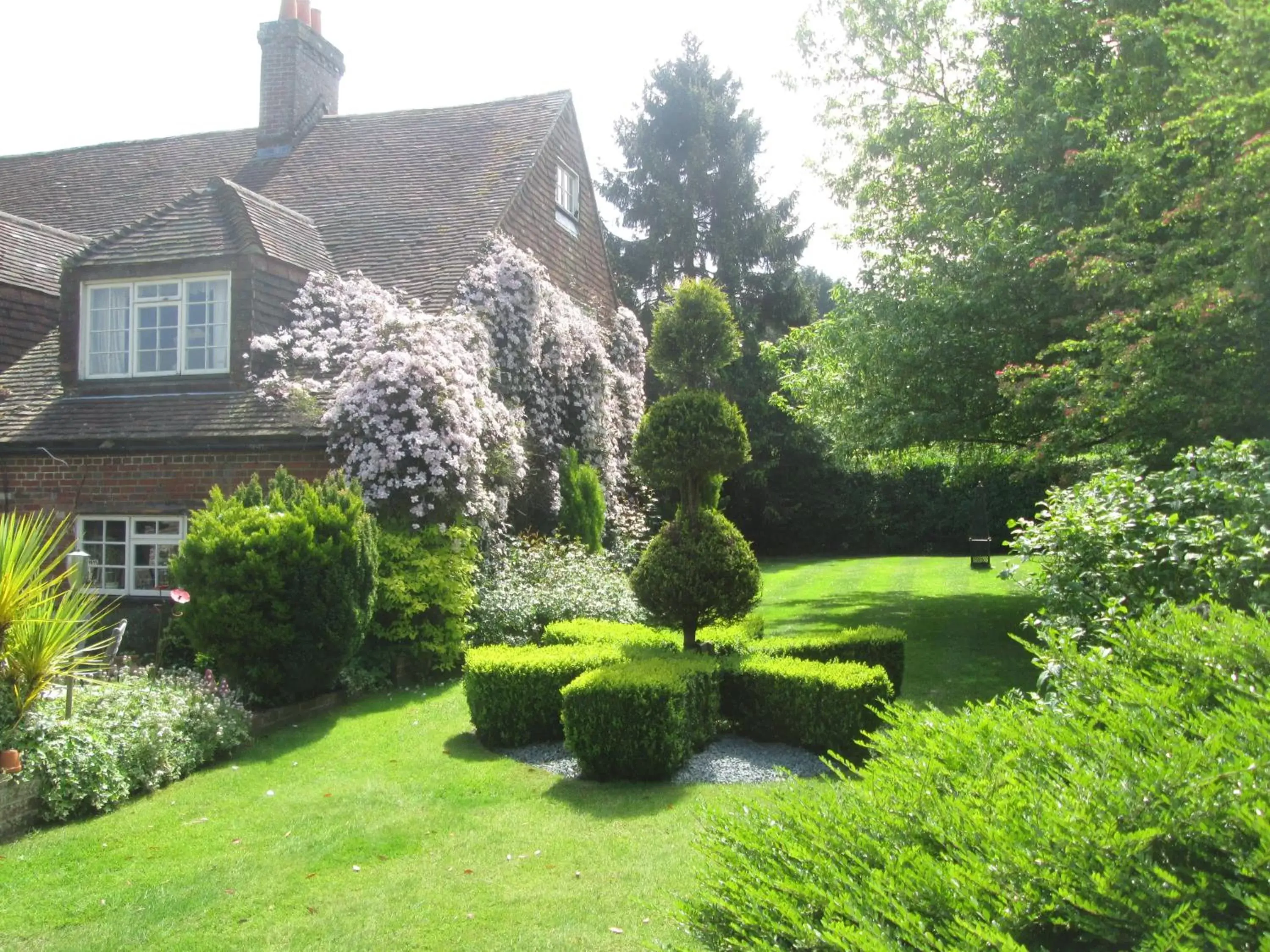 Garden view, Garden in Clayton Wickham Farmhouse