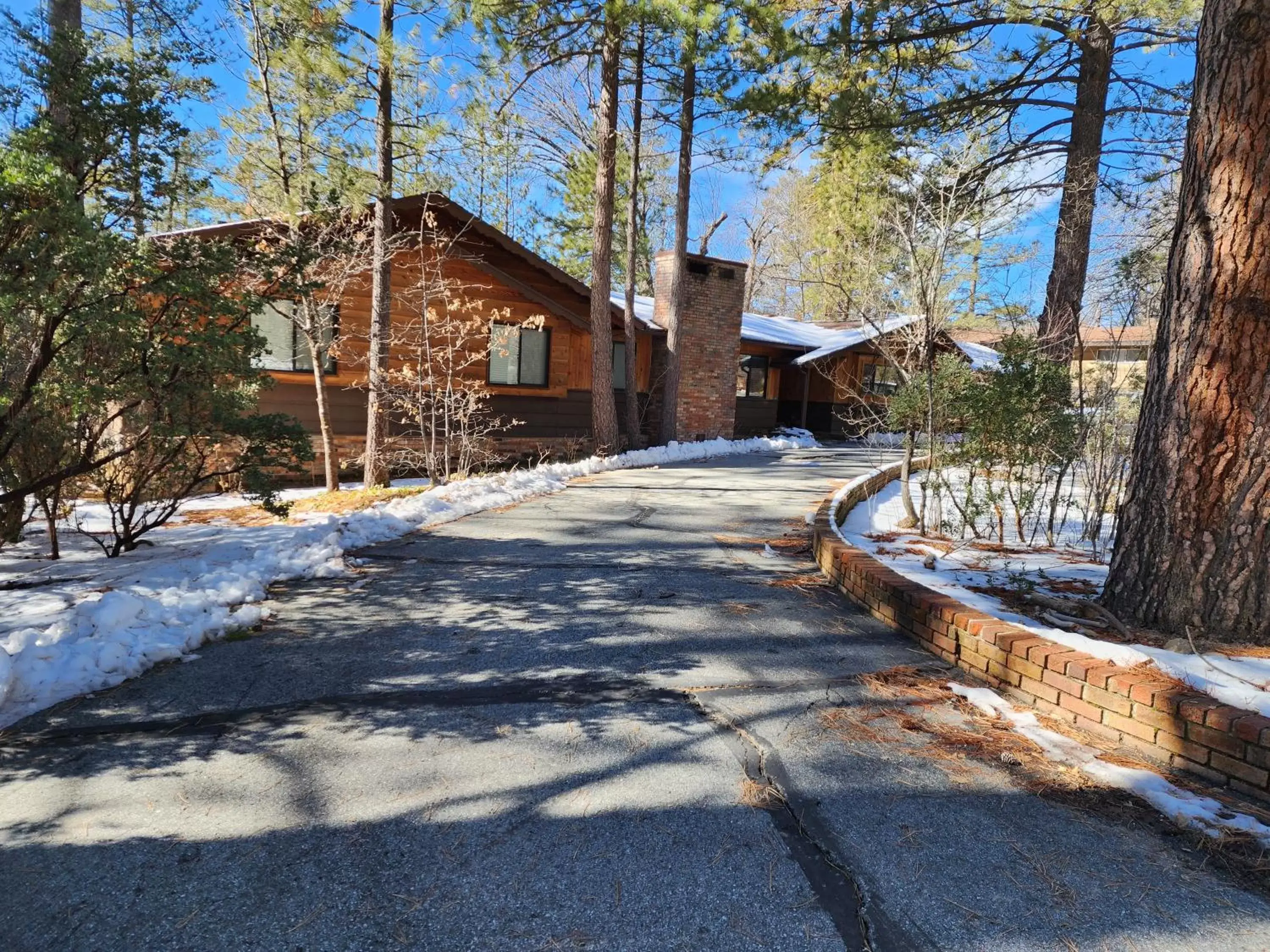 Property Building in Silver Pines Lodge