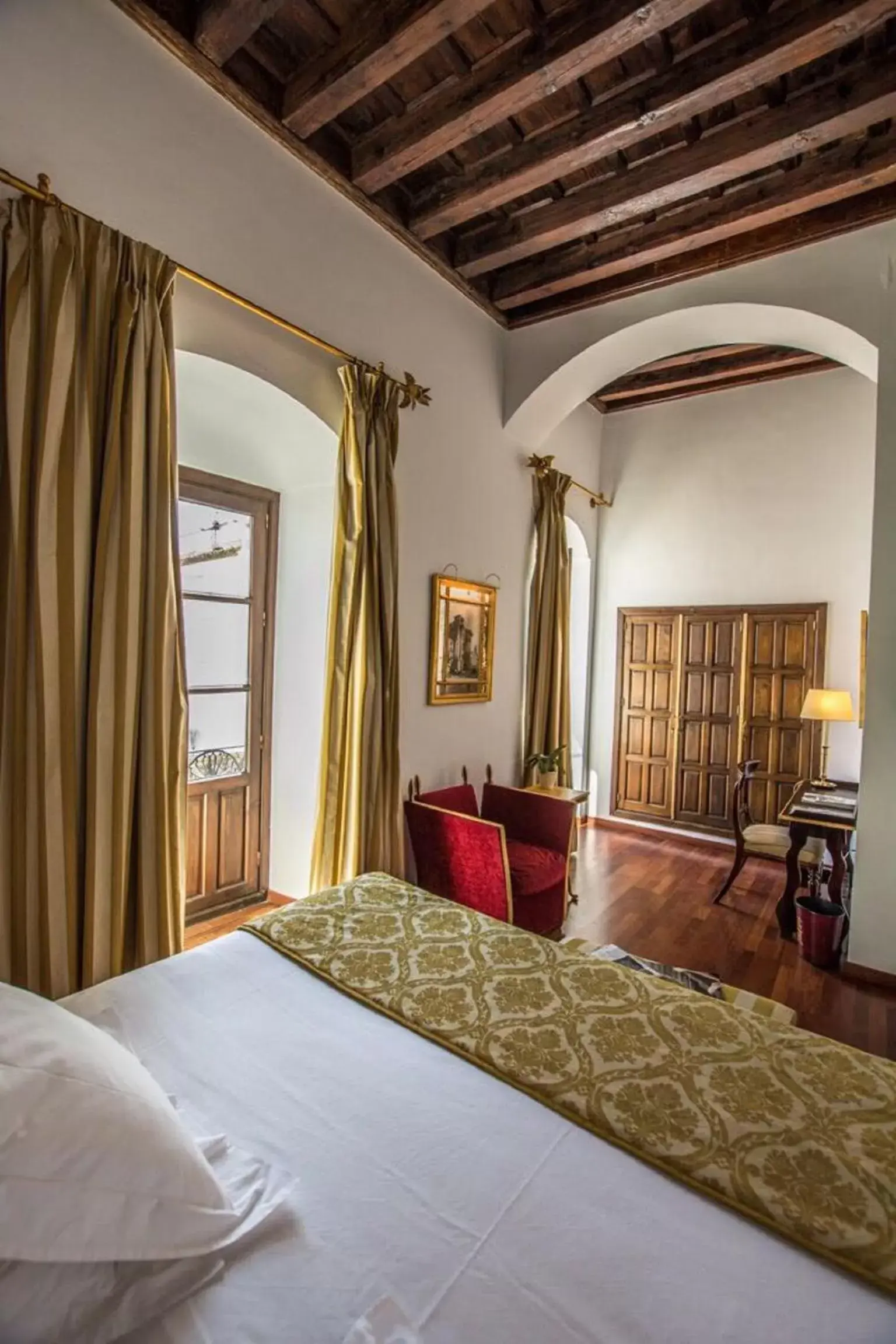 Photo of the whole room, Bed in Las Casas de la Judería de Córdoba