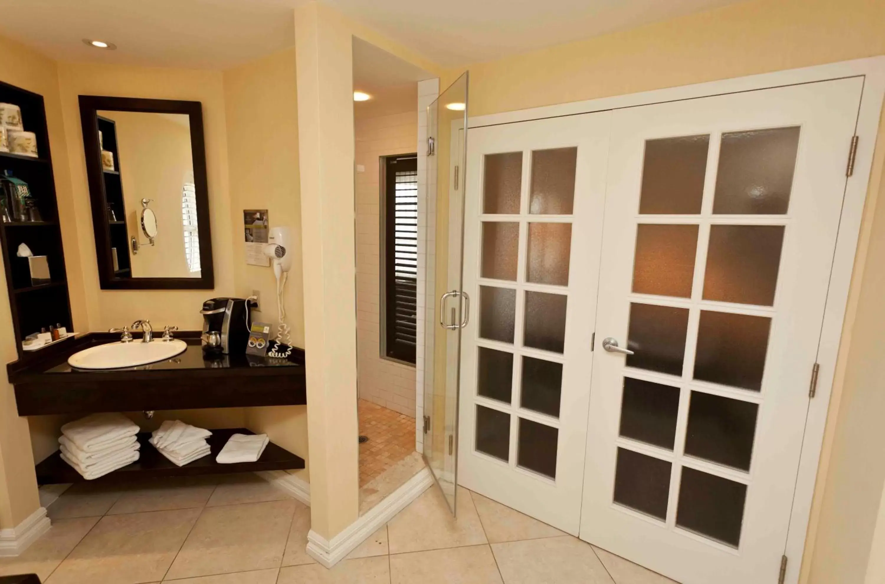 Bathroom in Le St-Martin Hotel & Suites