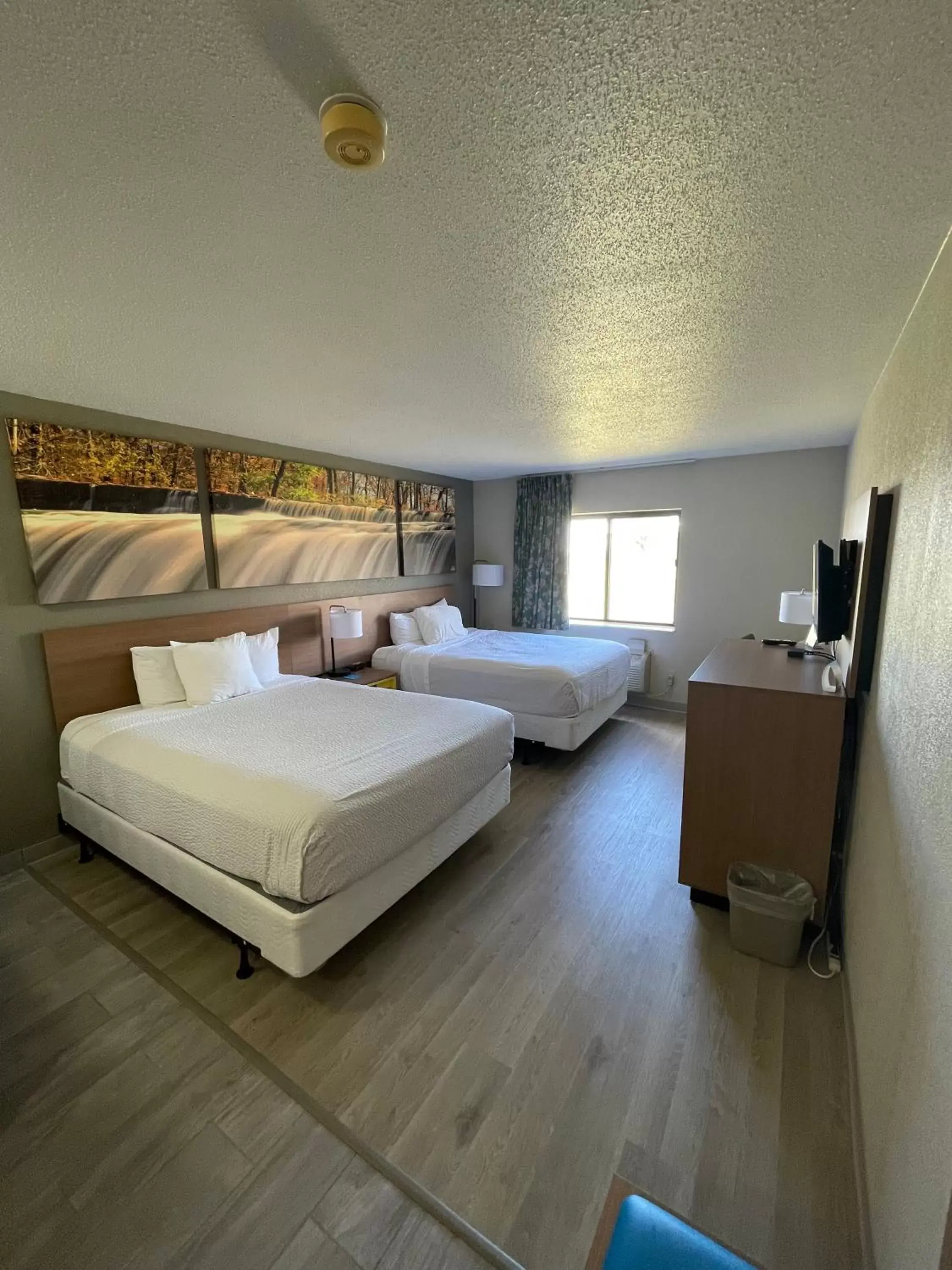 Bed in Days Inn by Wyndham Alpena