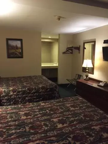 Bedroom, Bed in Fair Motel