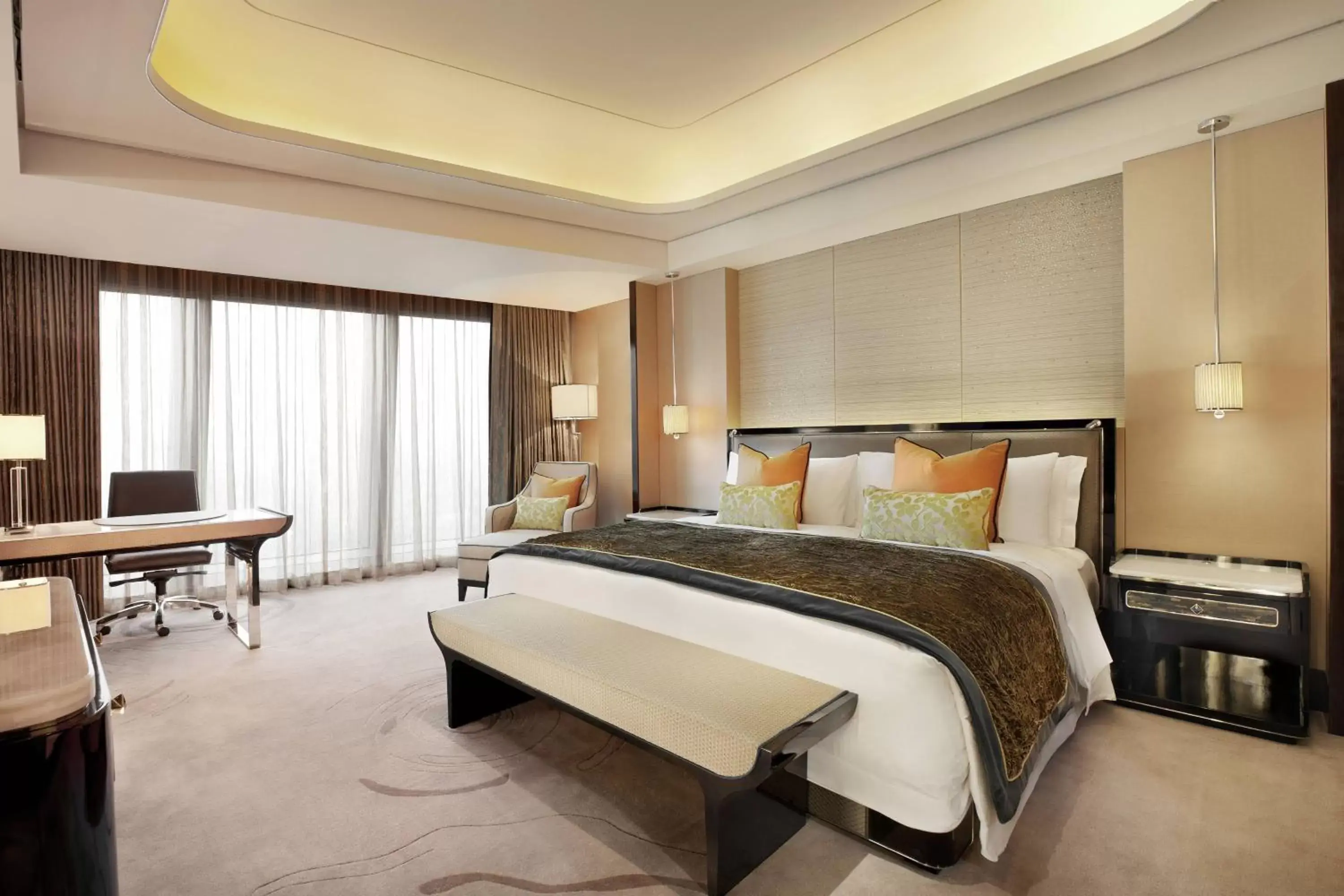 Photo of the whole room, Bed in The St. Regis Shenzhen