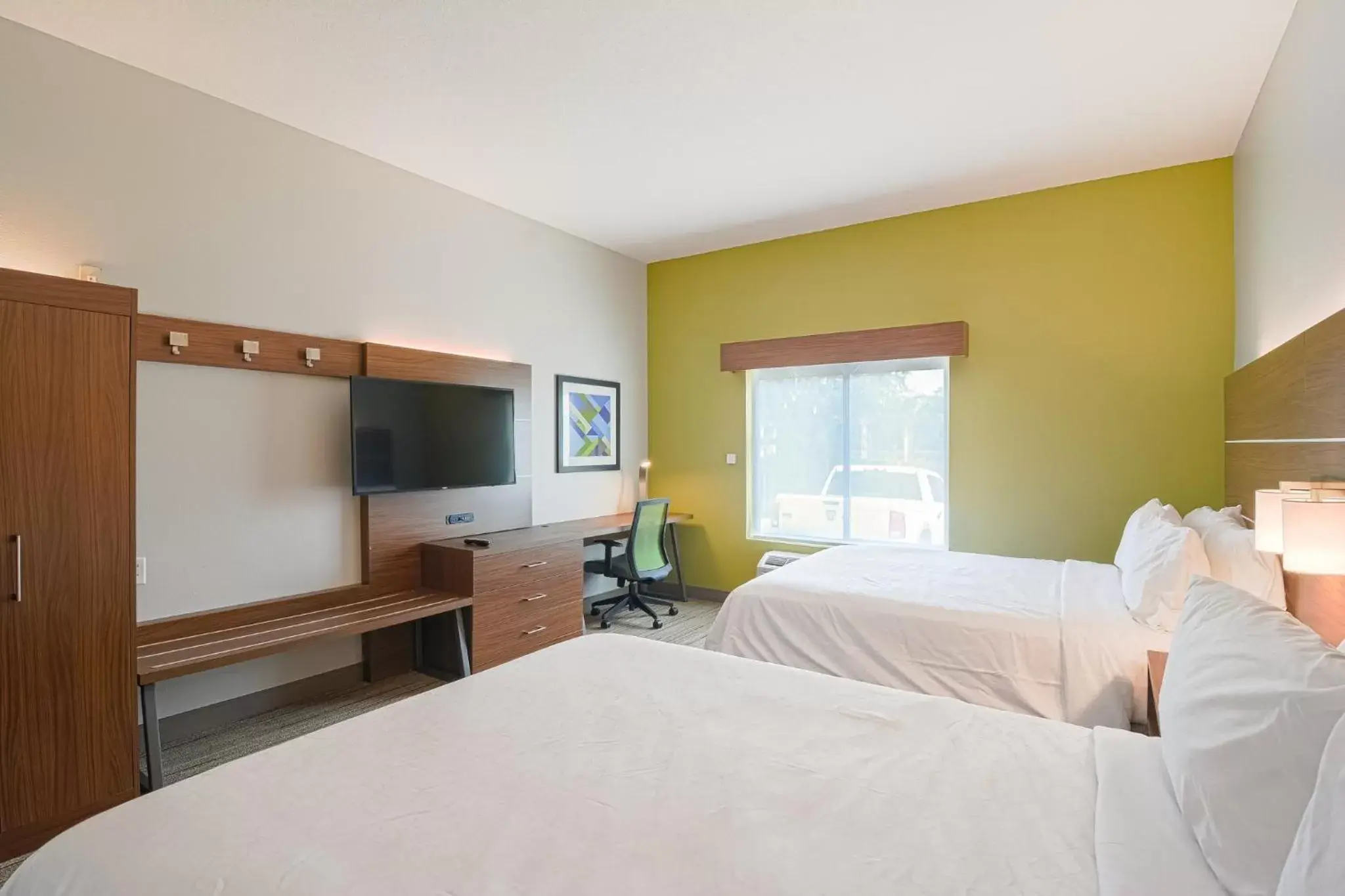 Photo of the whole room, Bed in Holiday Inn Express Hotel & Suites Tampa-USF-Busch Gardens, an IHG Hotel