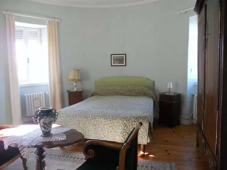 Photo of the whole room, Bed in Château de la Moissetie