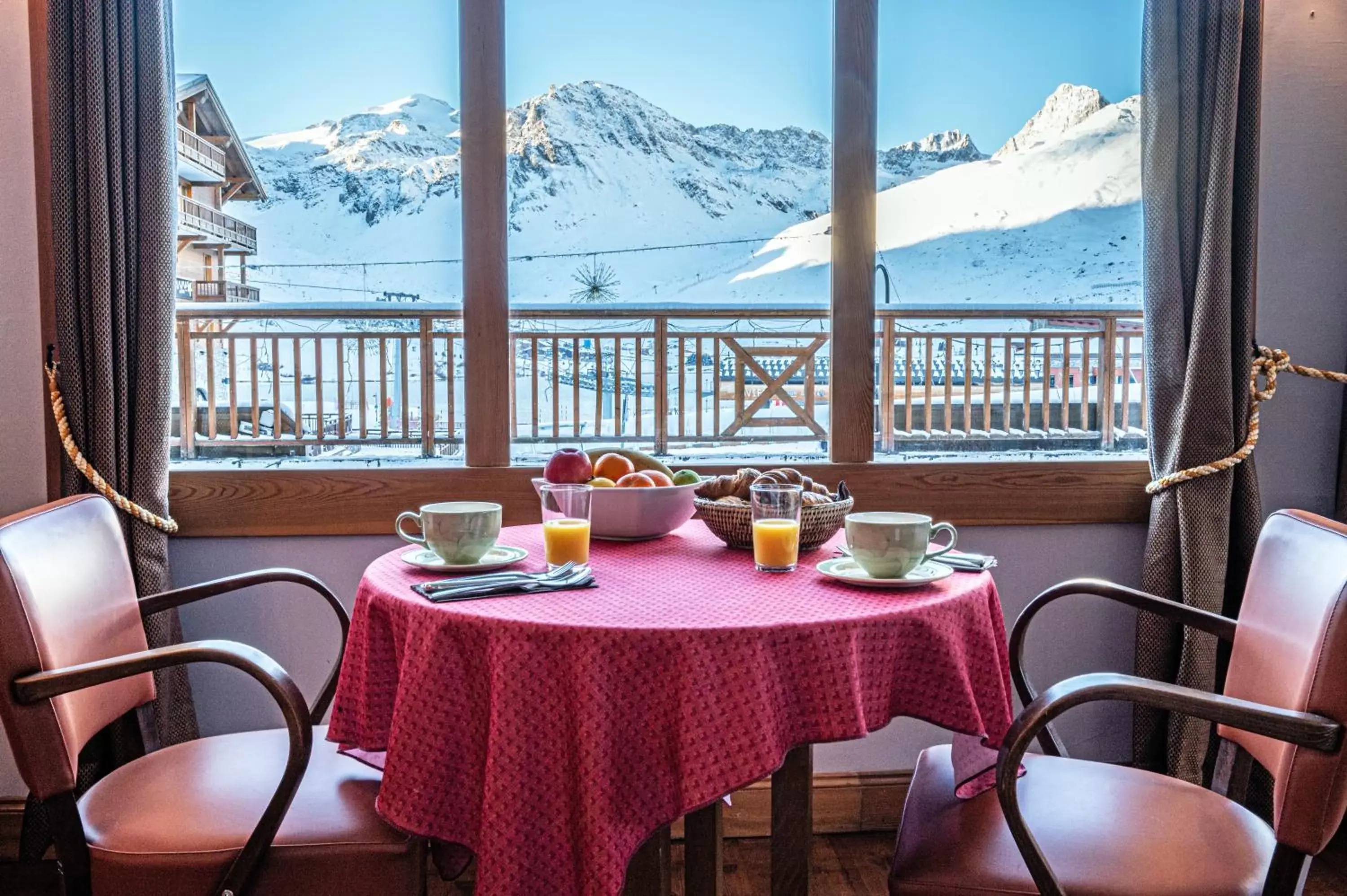 Breakfast in Hôtel L'Arbina