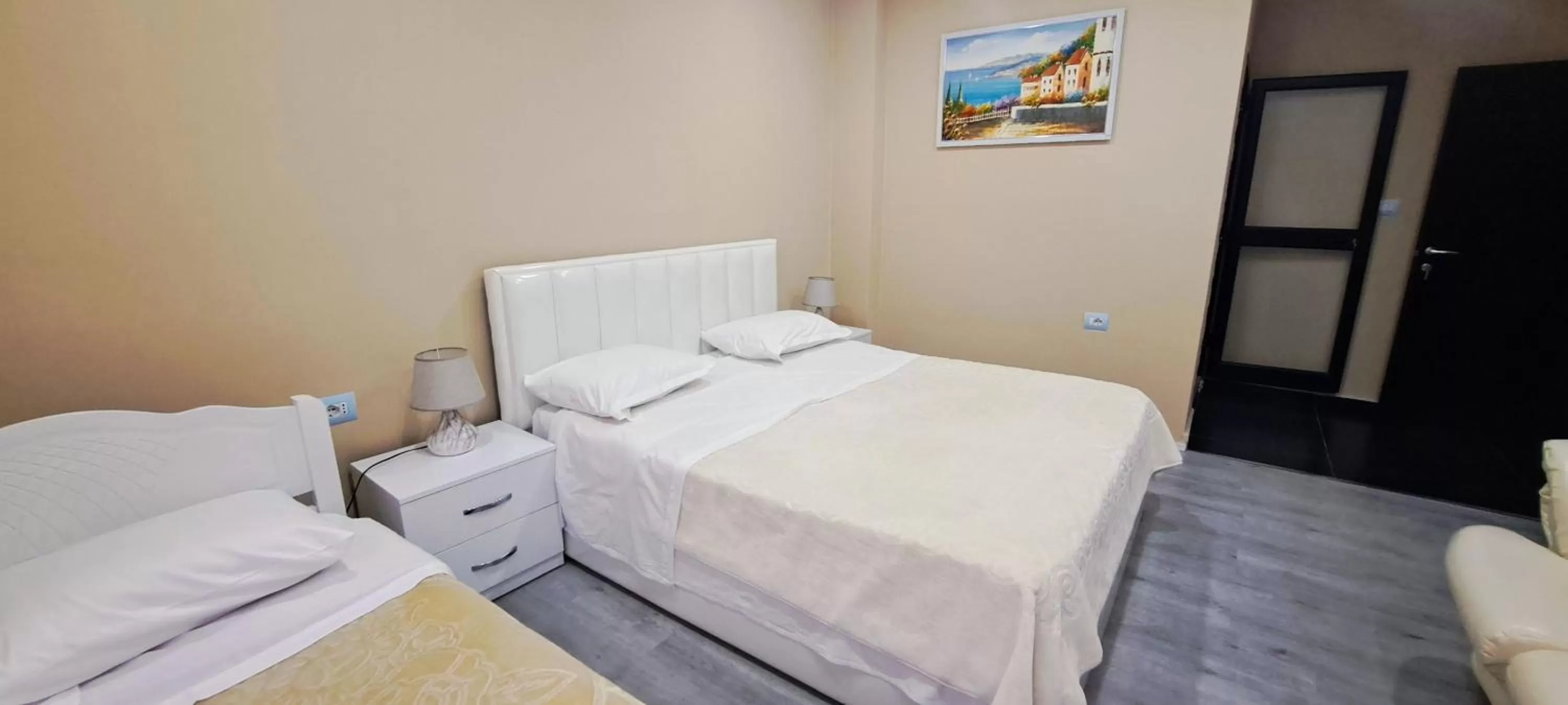 Bed in CityCenterHotel Shkoder