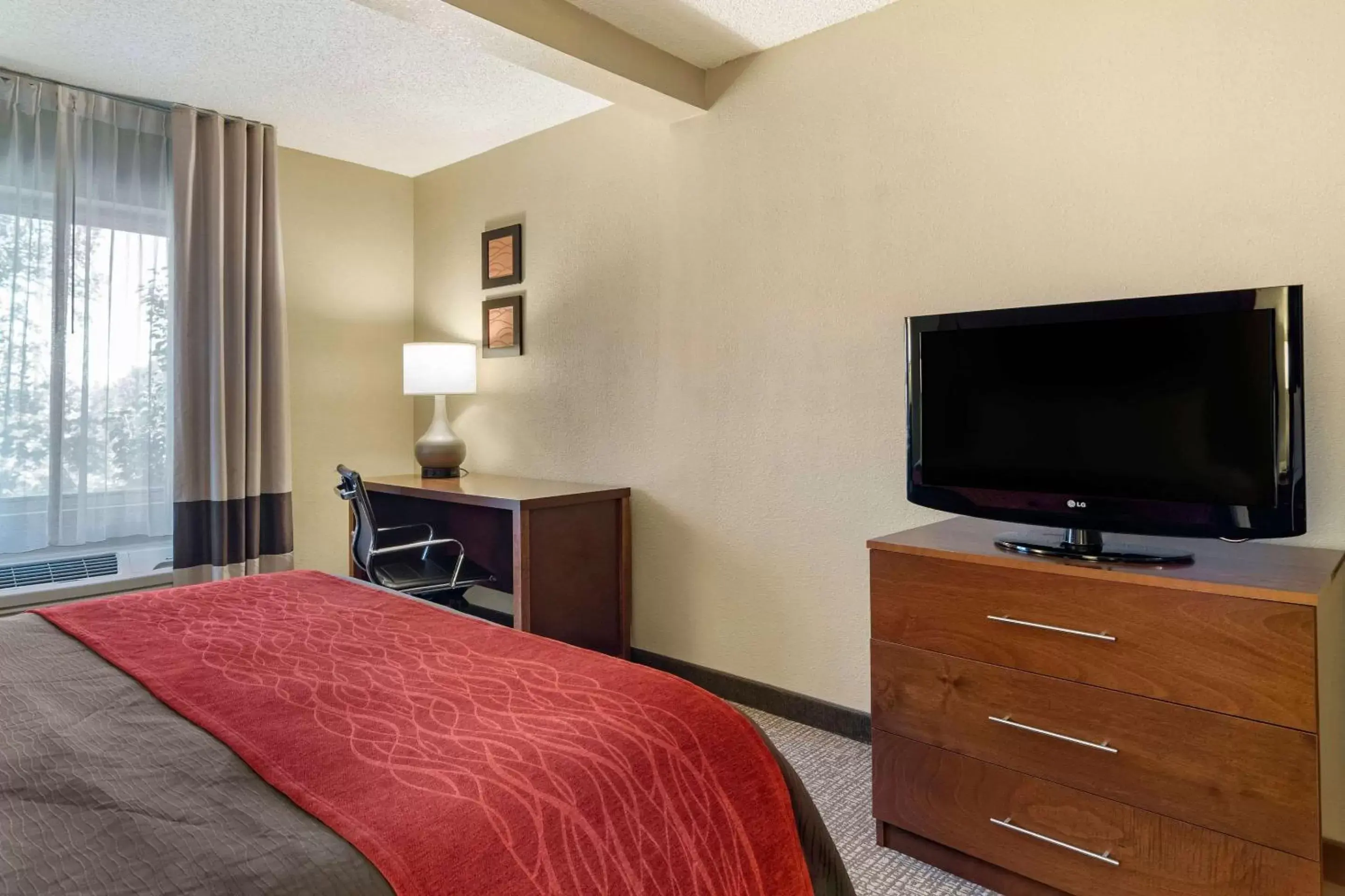 Photo of the whole room, TV/Entertainment Center in Comfort Inn and Suites