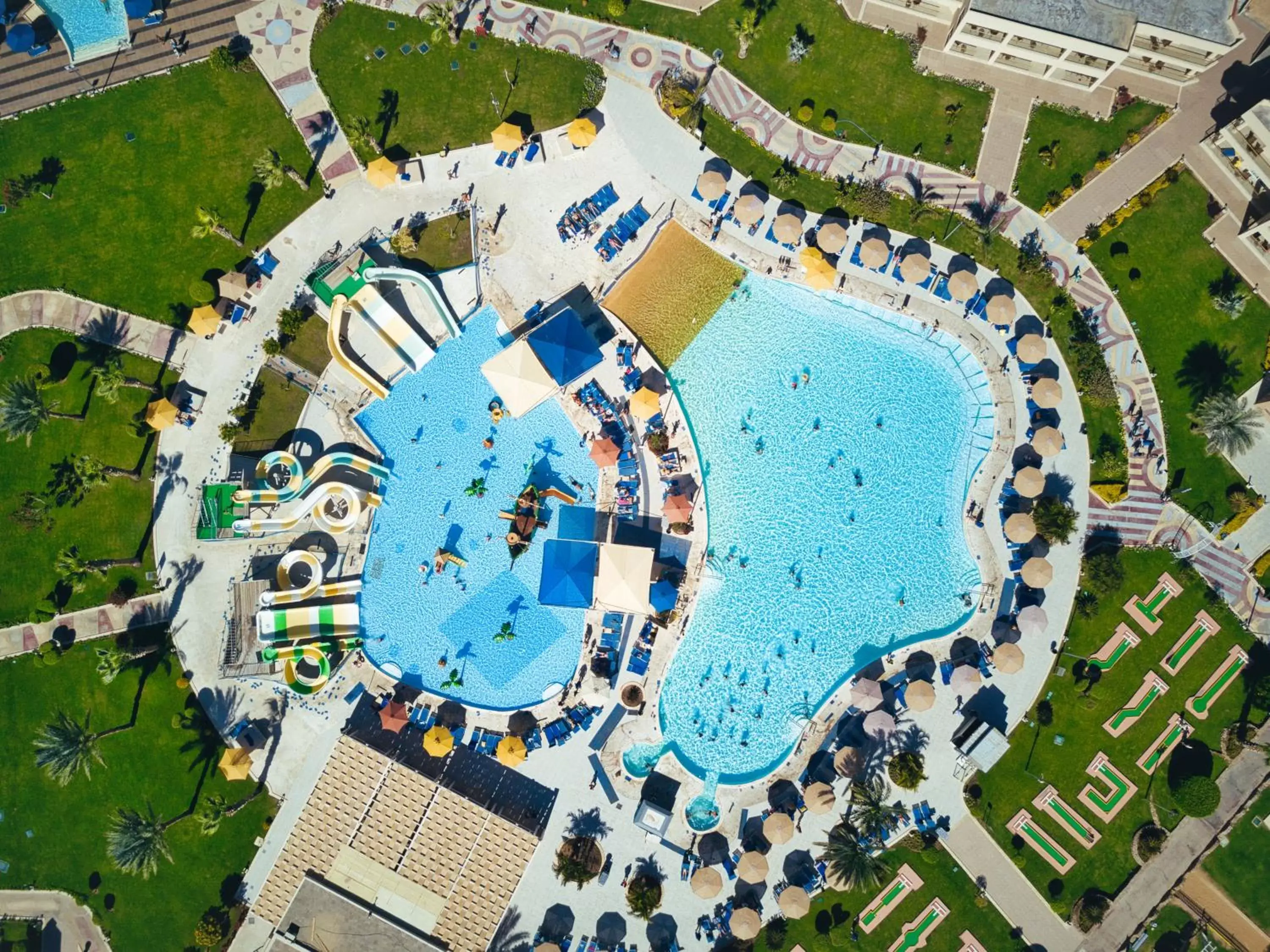 Swimming pool, Bird's-eye View in Pickalbatros Royal Moderna Sharm "Aqua Park"