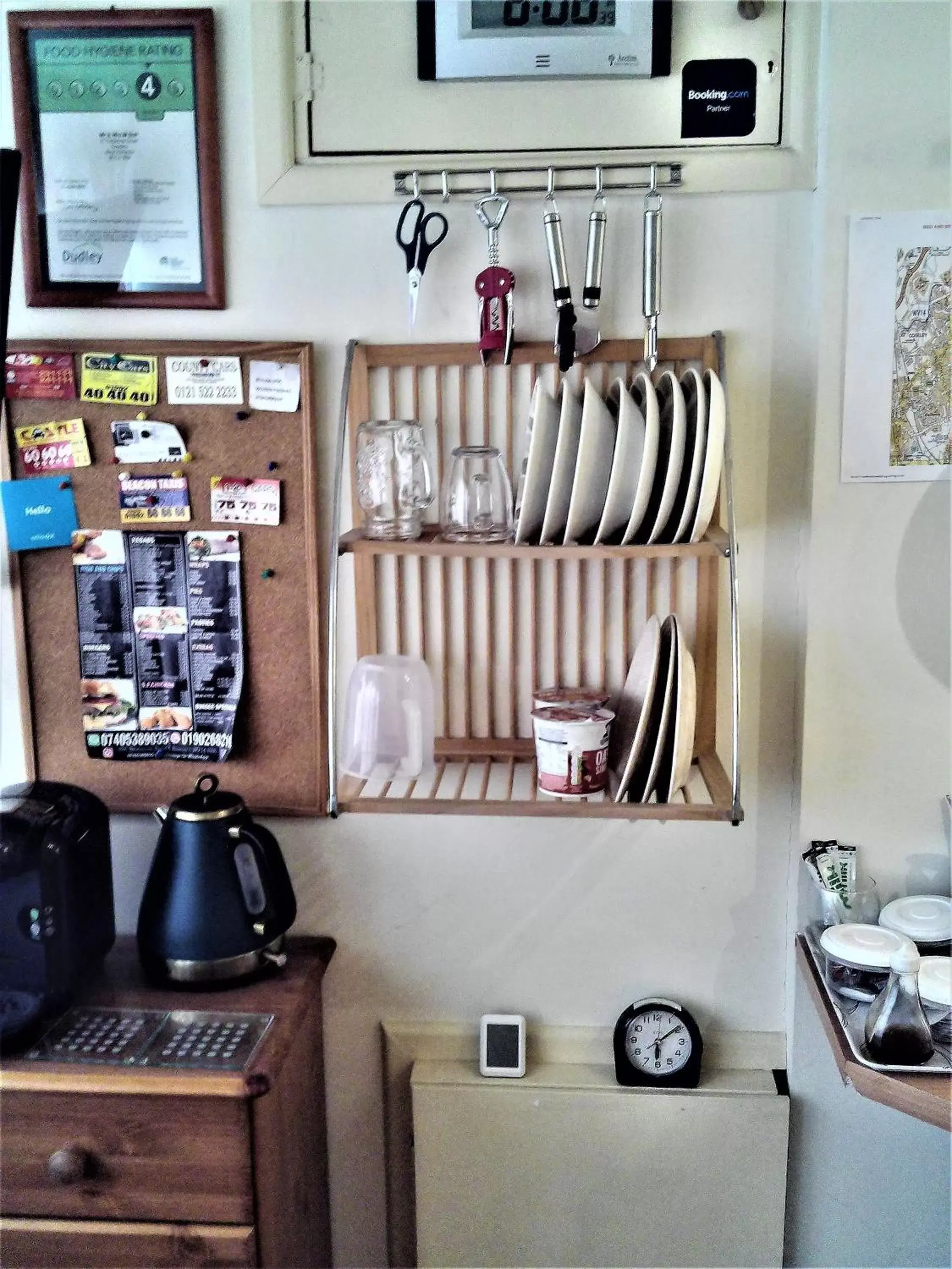 Coffee/tea facilities, Kitchen/Kitchenette in Mike & Carolyn Ball B&B