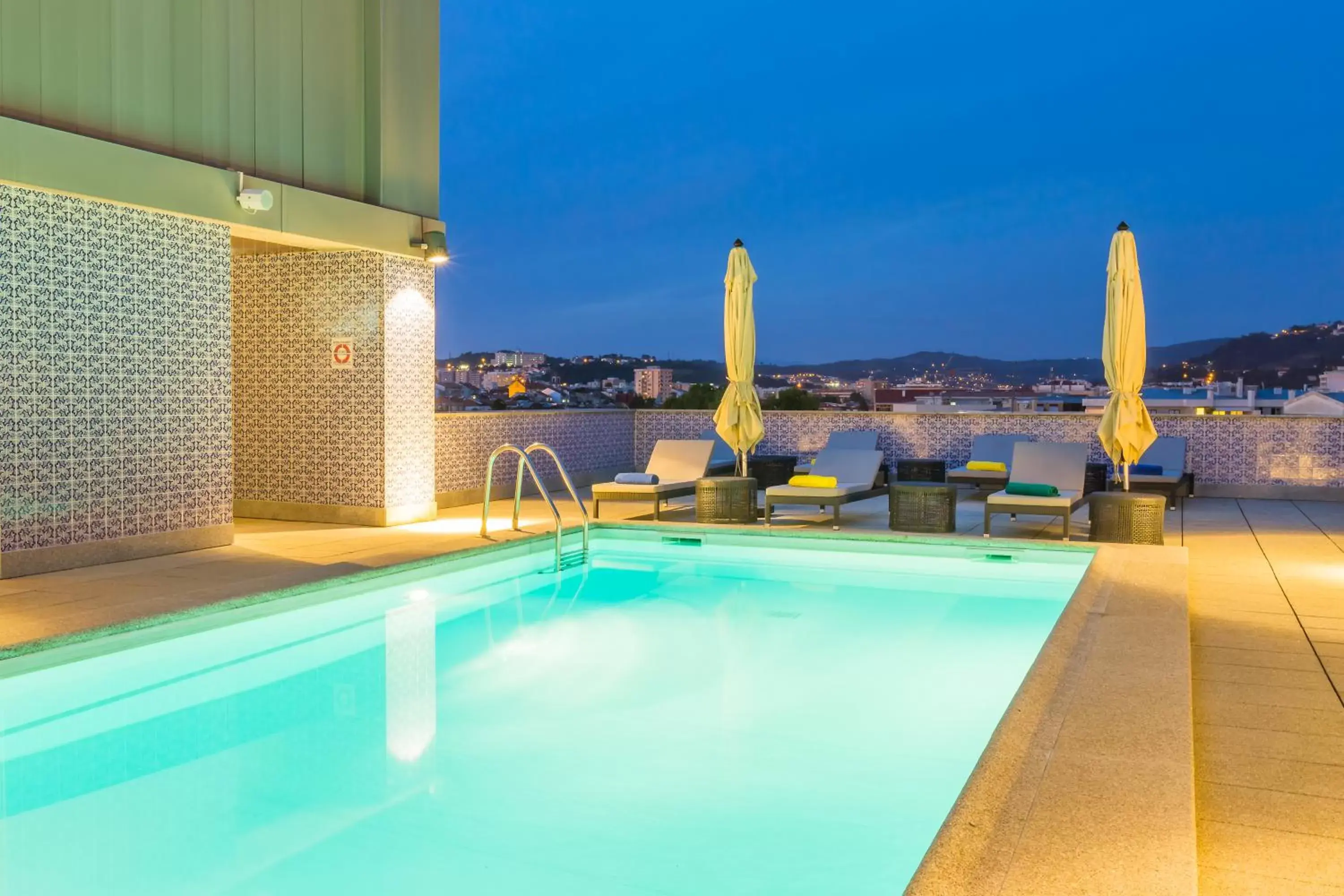 Swimming Pool in Hotel Mercure Braga Centro