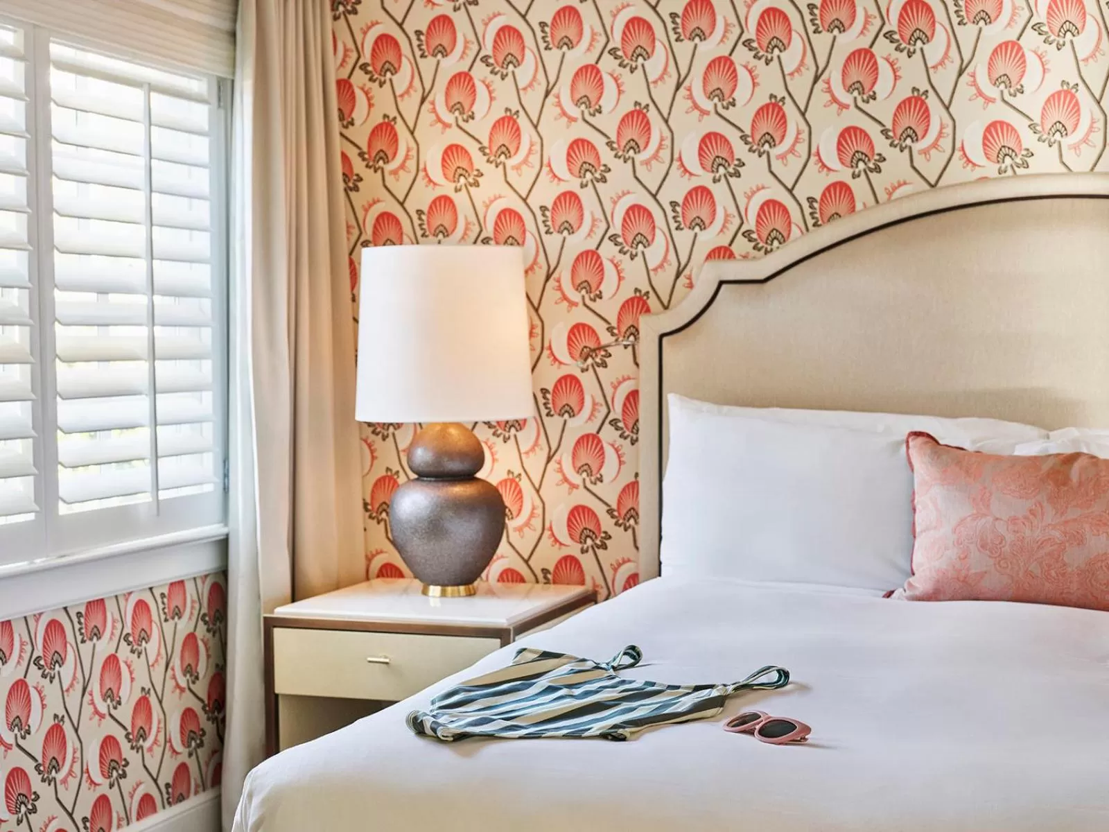 Bedroom, Bed in The Beverly Hills Hotel - Dorchester Collection