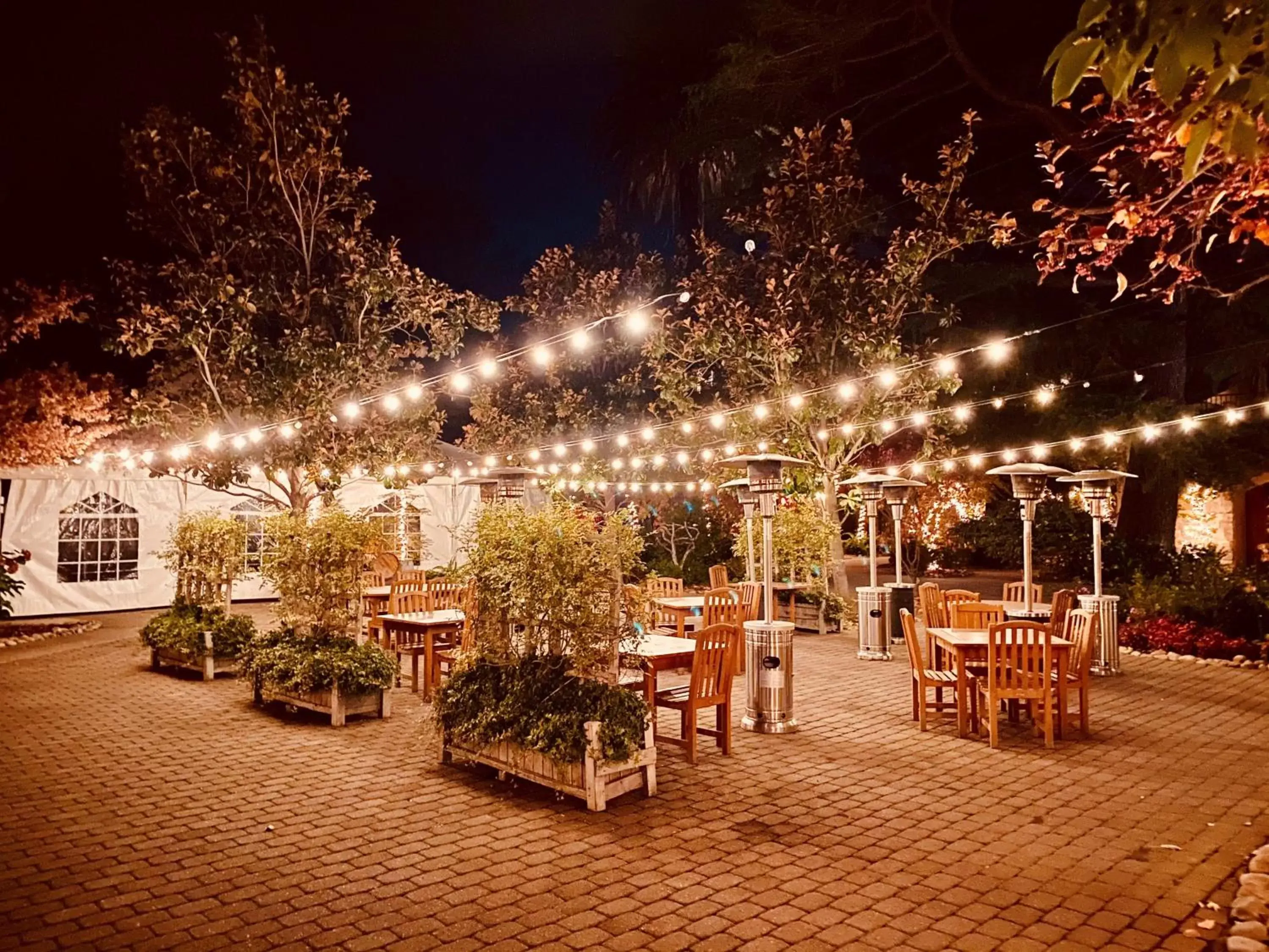 Patio in Wine & Roses Hotel Restaurant Spa Lodi