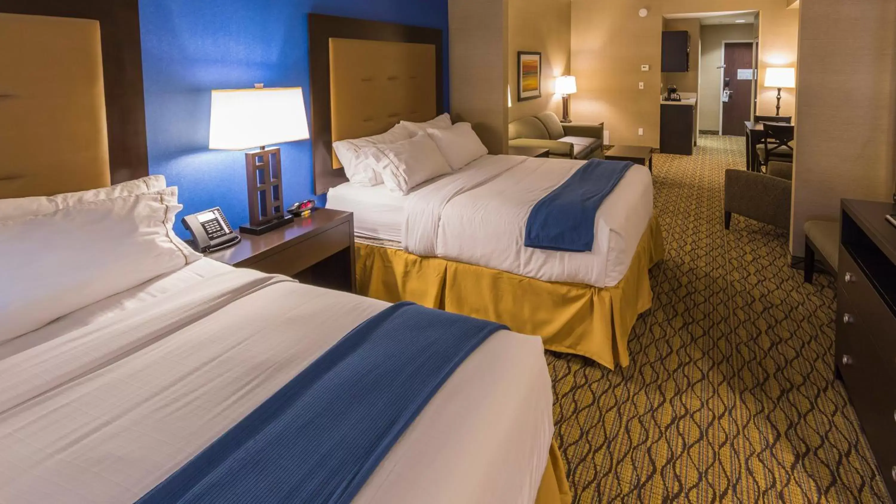 Photo of the whole room, Bed in Holiday Inn Express Thunder Bay by IHG Photo of the whole room, Bed in Holiday Inn Express Thunder Bay by IHG