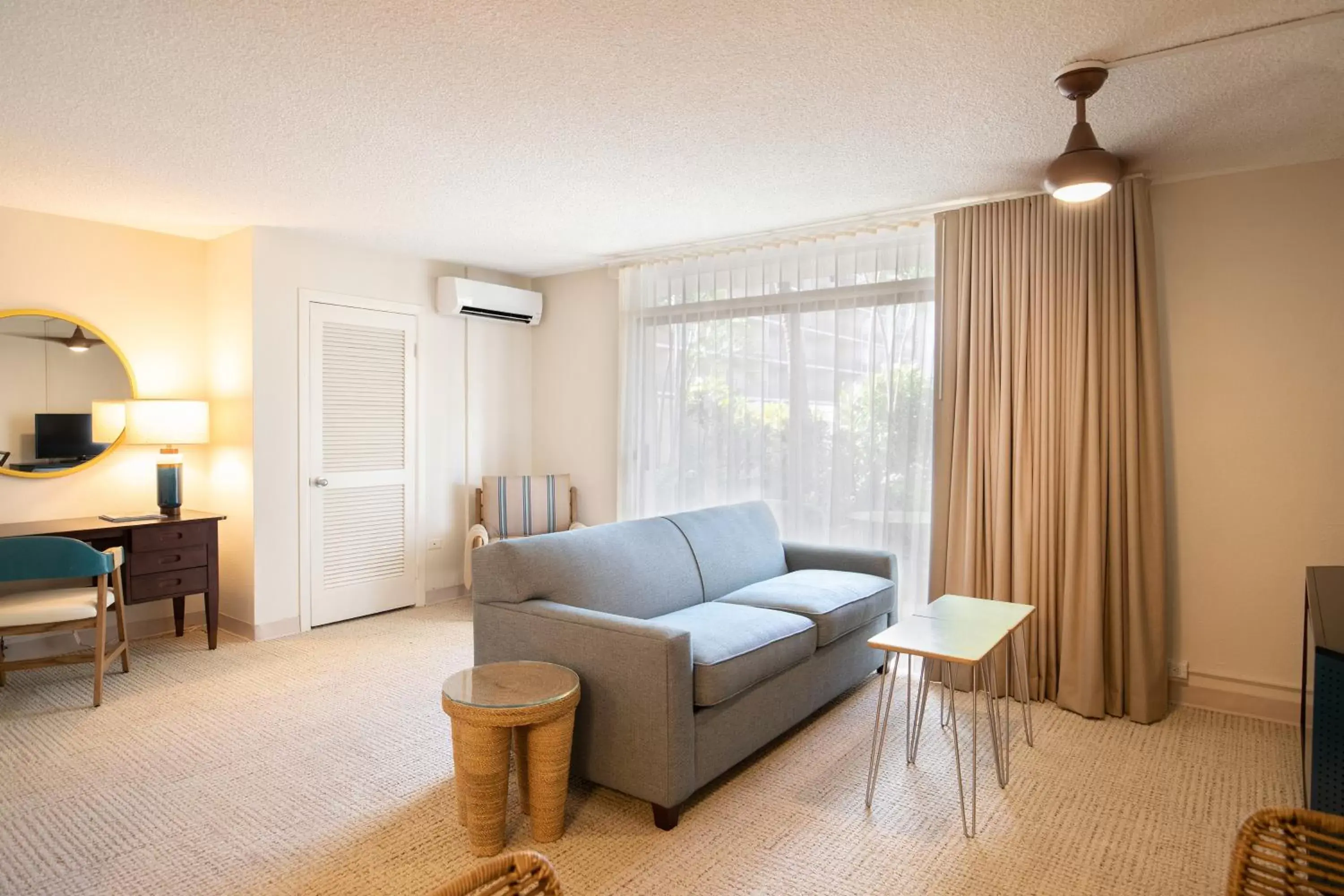 Living room, Seating Area in White Sands Hotel