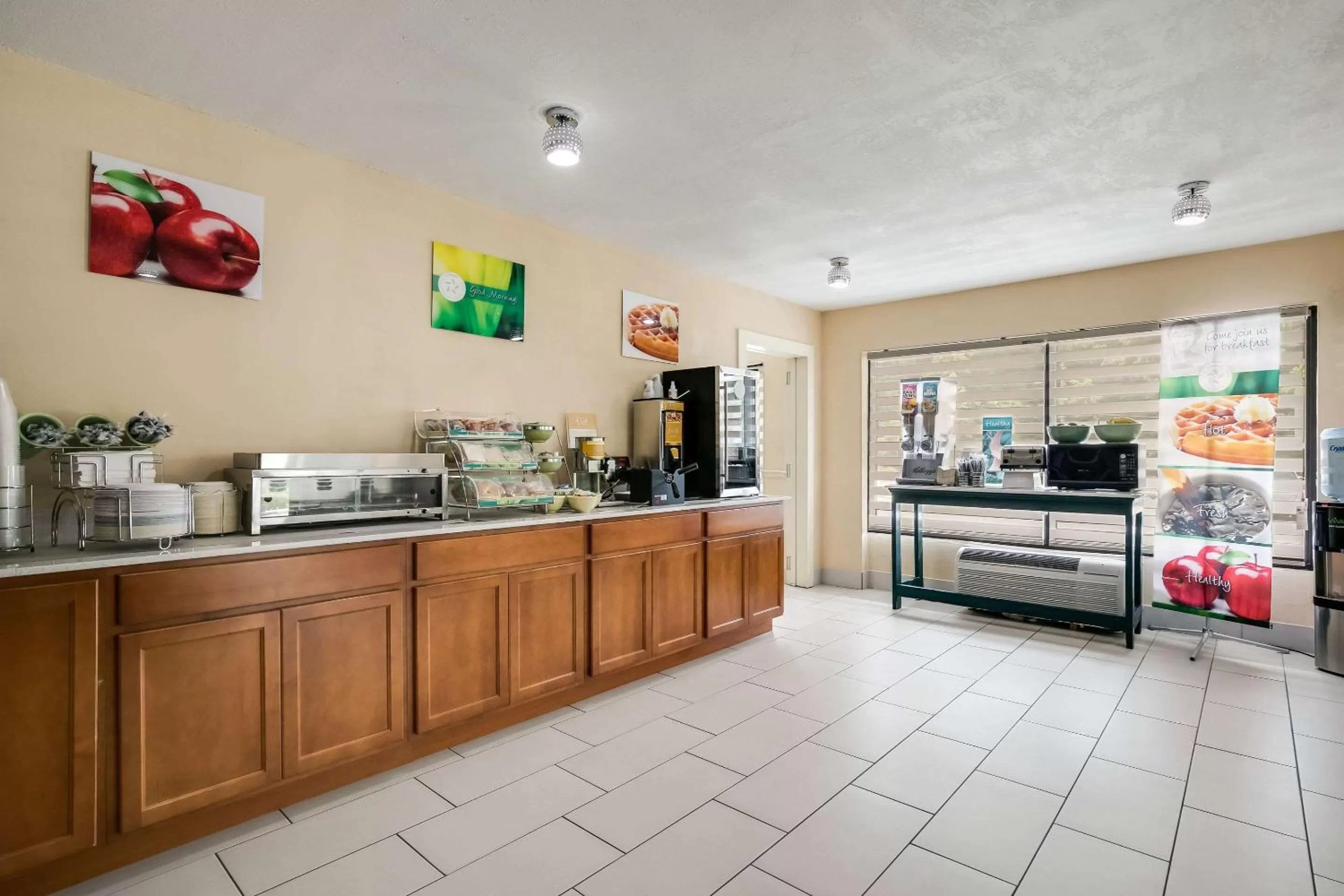 Breakfast in Quality Inn & Suites Mt Chalet