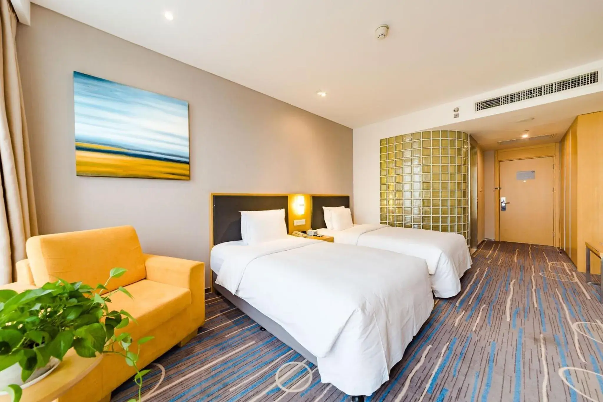 Photo of the whole room, Bed in Holiday Inn Express Shijiazhuang Heping, an IHG Hotel