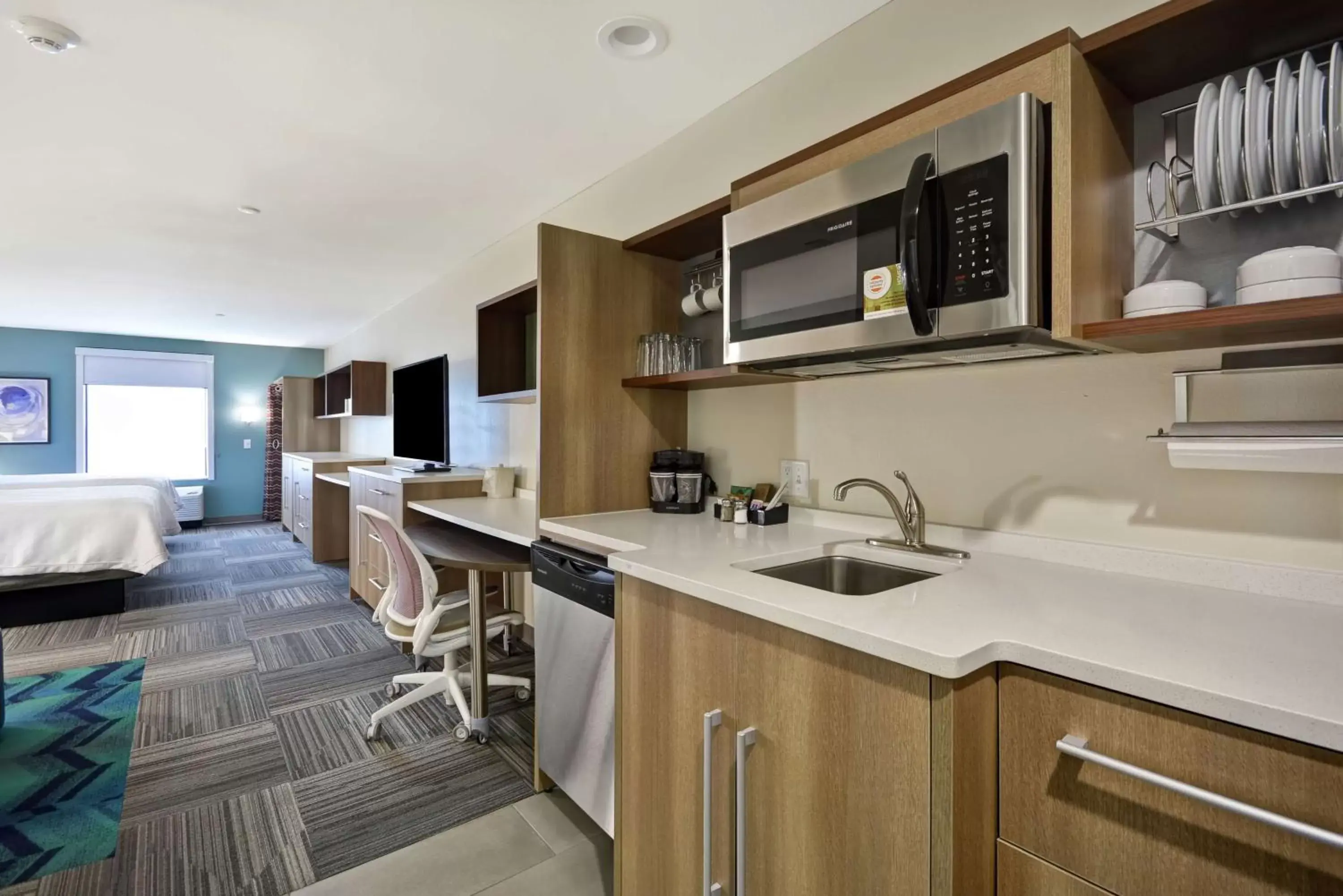 Kitchen or kitchenette, Kitchen/Kitchenette in Home2 Suites By Hilton Texas City Houston