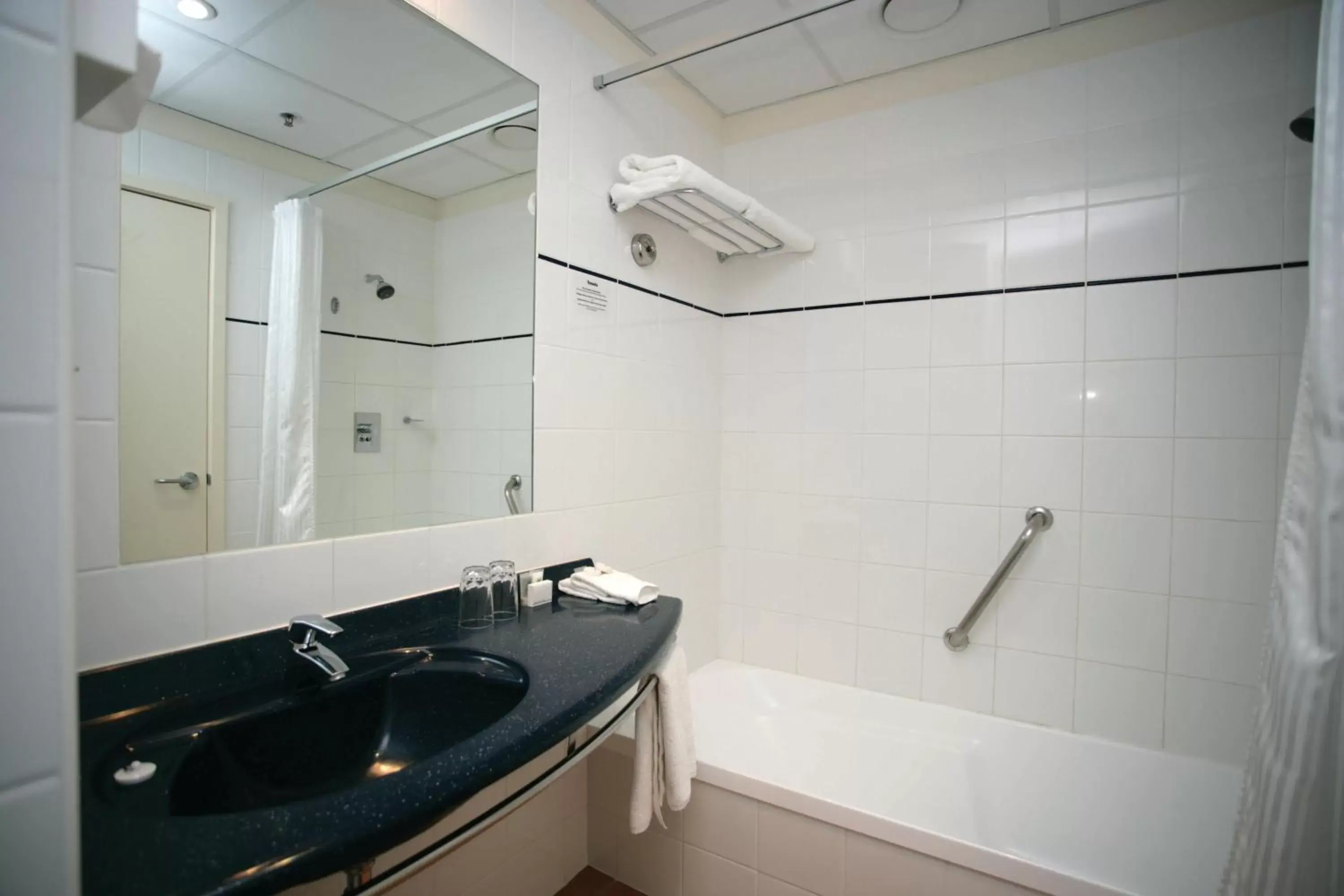 Bathroom in Distinction Palmerston North Hotel & Conference Centre