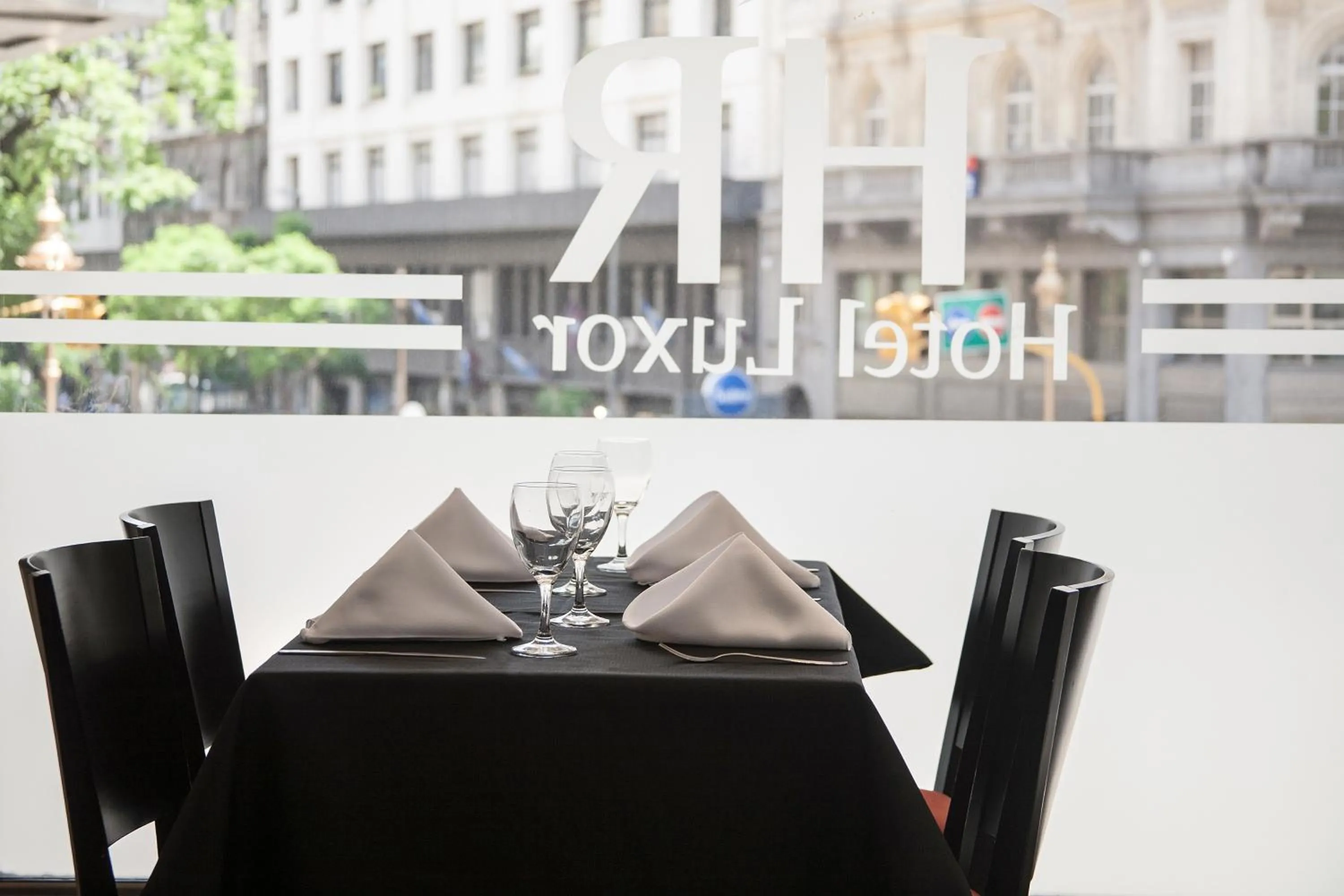 Restaurant/places to eat in HR Luxor Hotel Buenos Aires