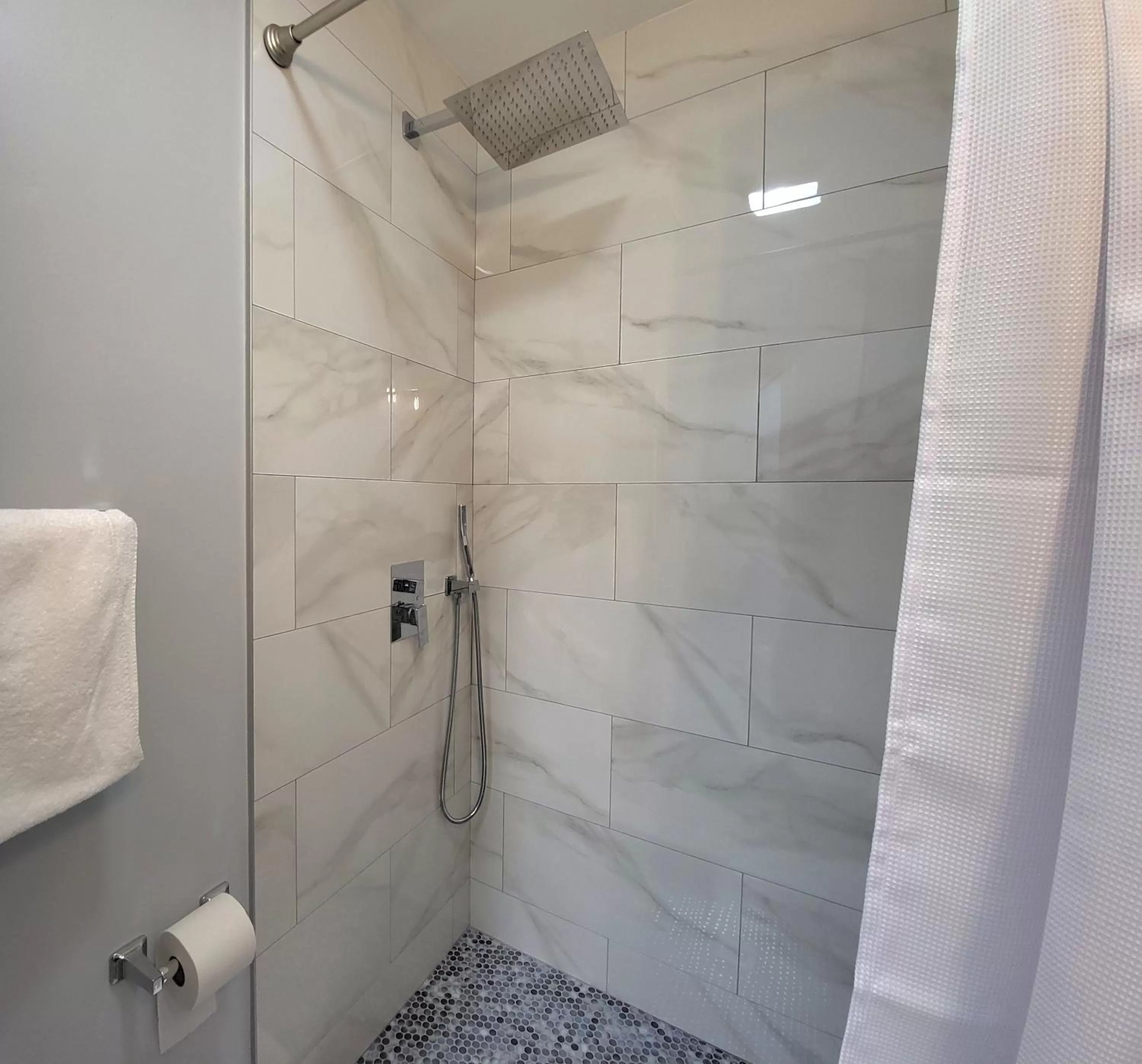 Shower in Barefoot mailman motel