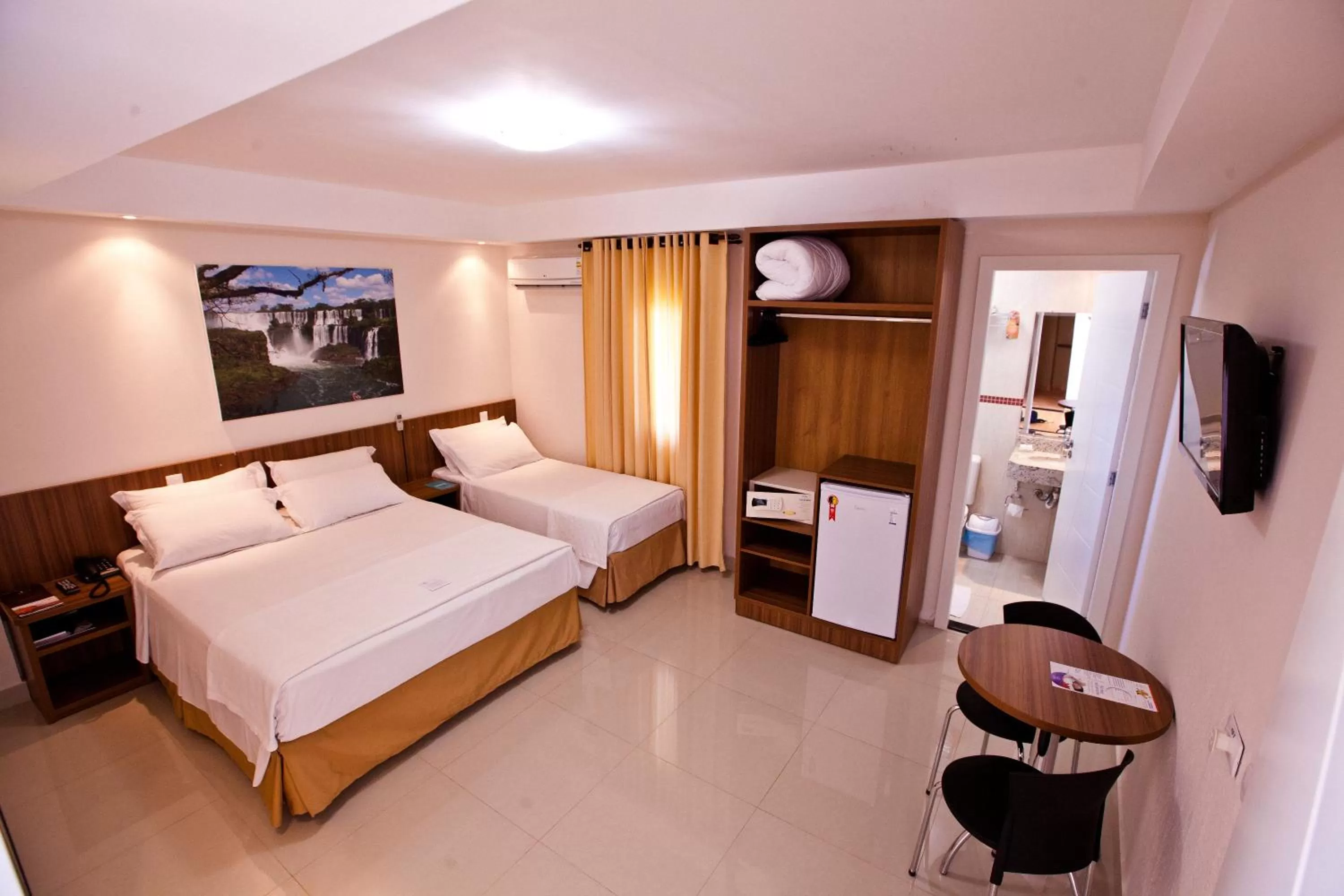 Photo of the whole room, Bed in Del Rey Quality Hotel