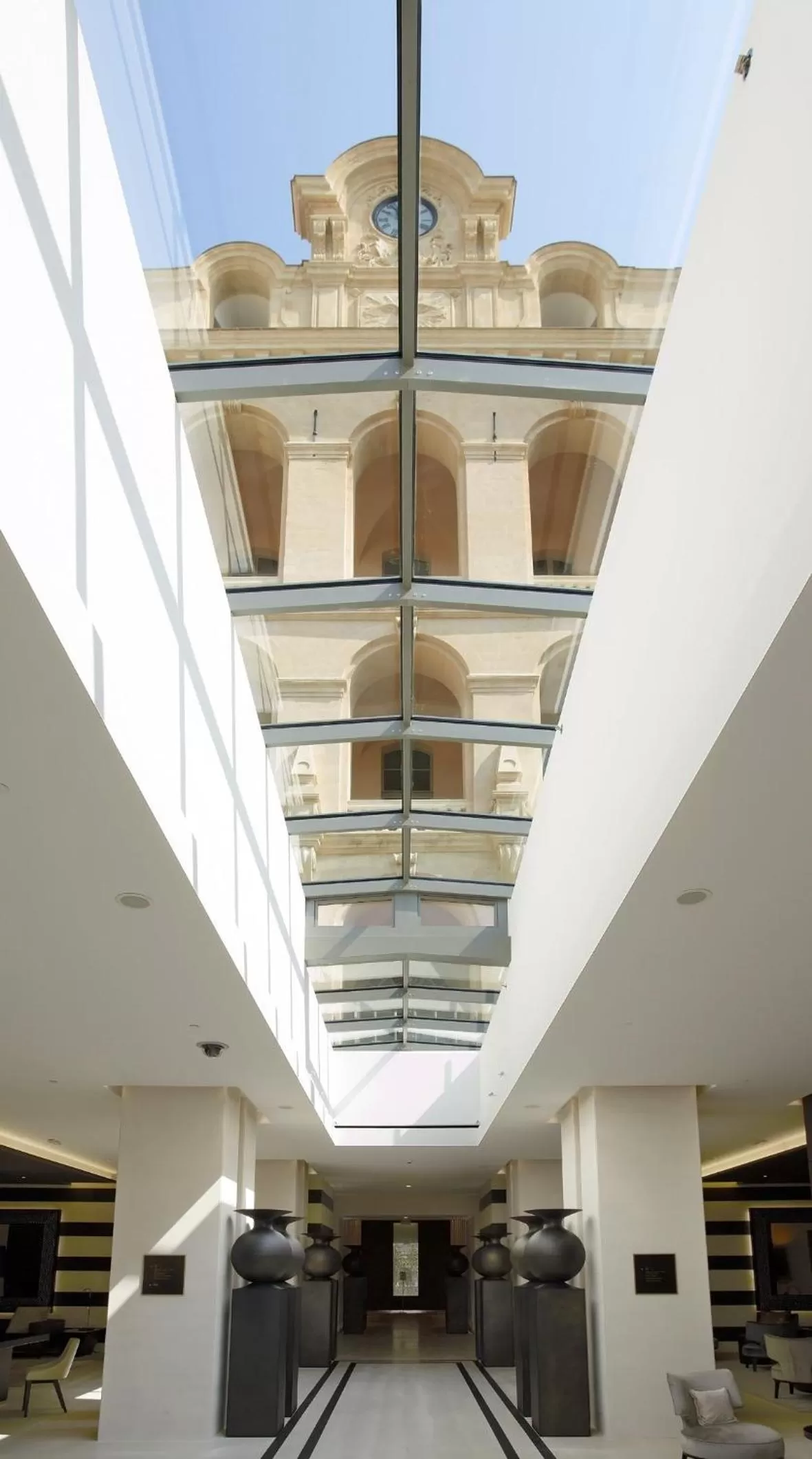 Lobby or reception in InterContinental Marseille - Hotel Dieu by IHG