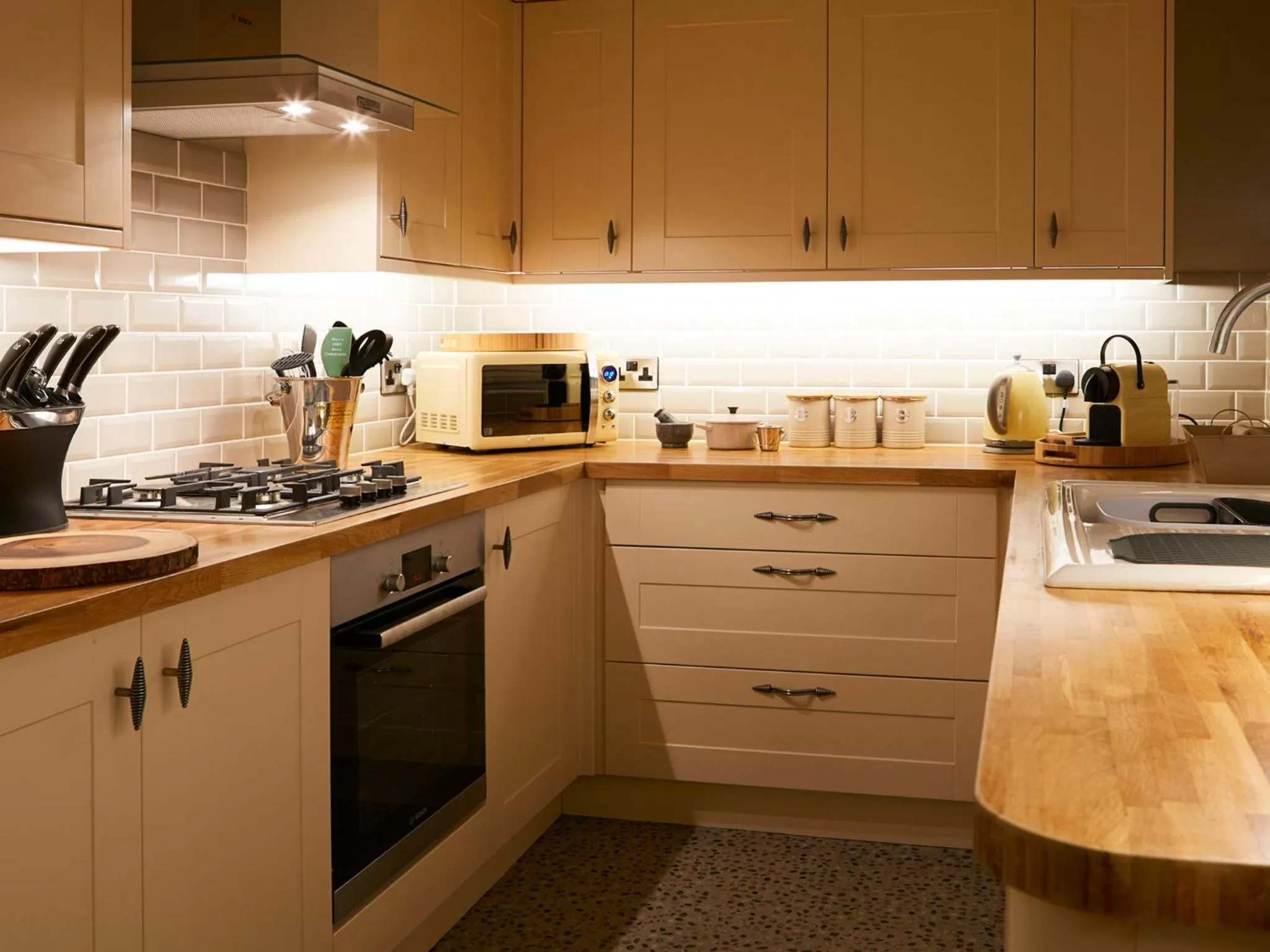 Kitchen or kitchenette in The Plough Inn & Cottages