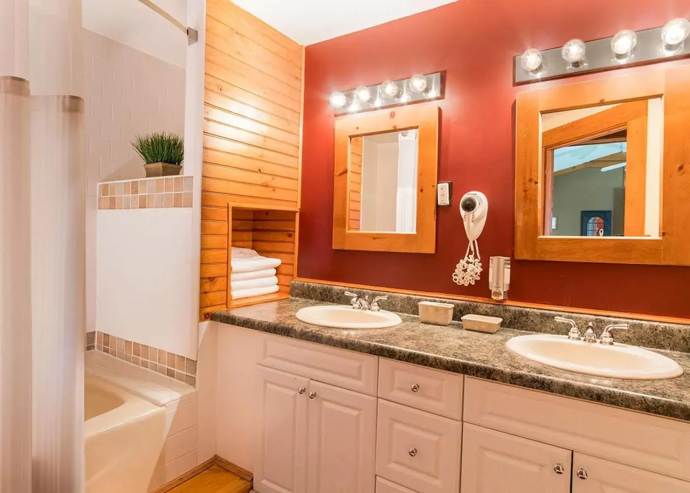 Bathroom in Highland Lake Inn & Resort - Flat Rock