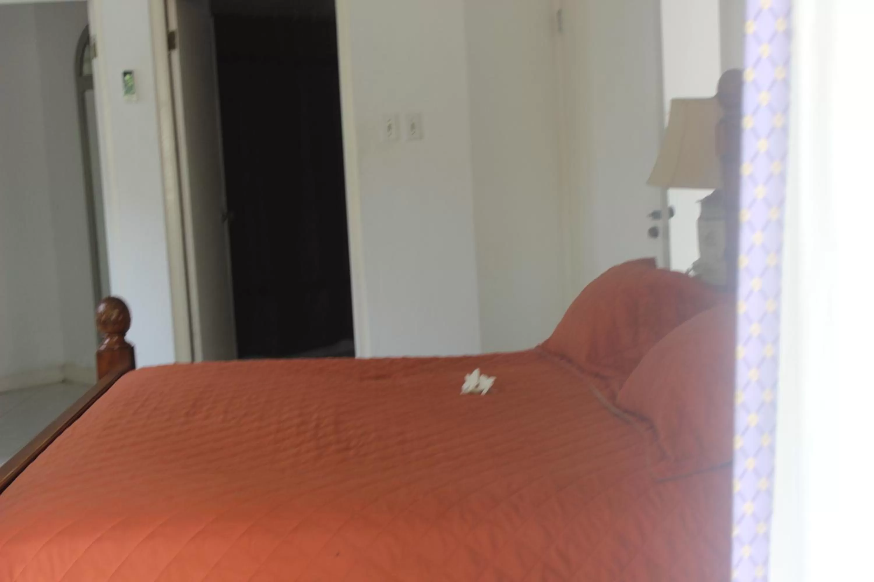 Bed in Beachcomber Club Resort