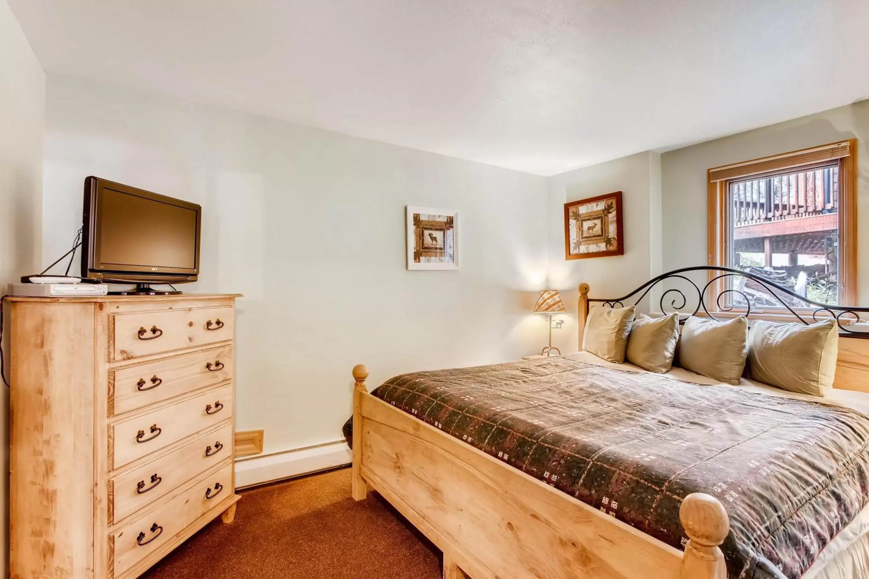 Bed in Estes Park Condos