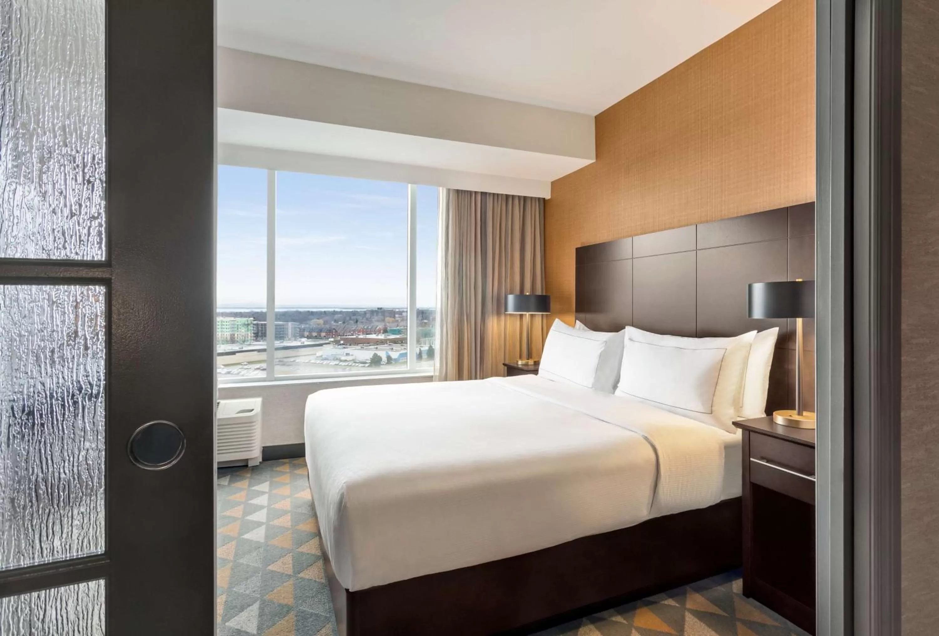 Bed in Doubletree By Hilton Pointe Claire Montreal Airport West