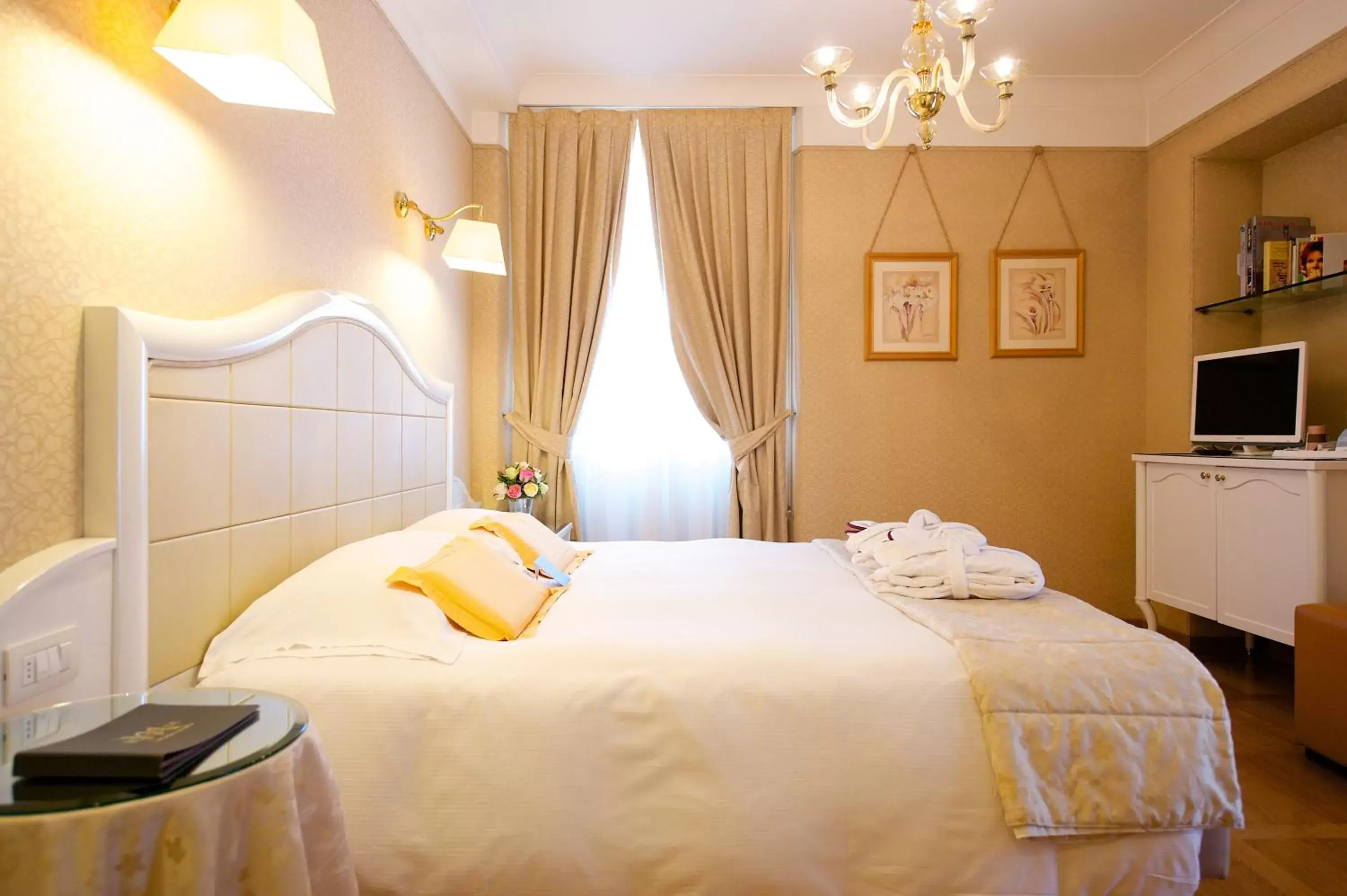 Bed in Hotel Mercure Milano Centro
