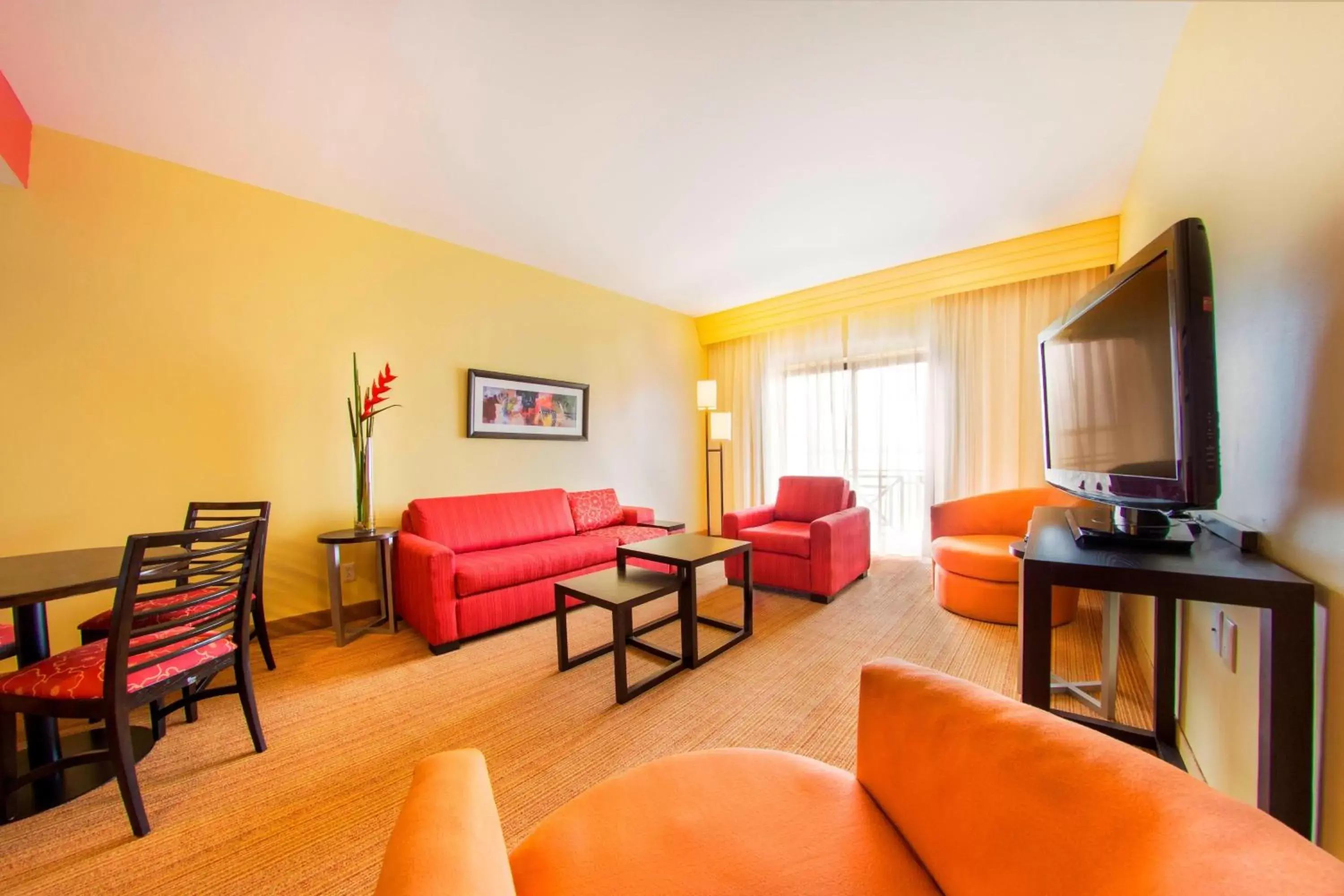 Living room, Seating Area in Courtyard by Marriott Paramaribo