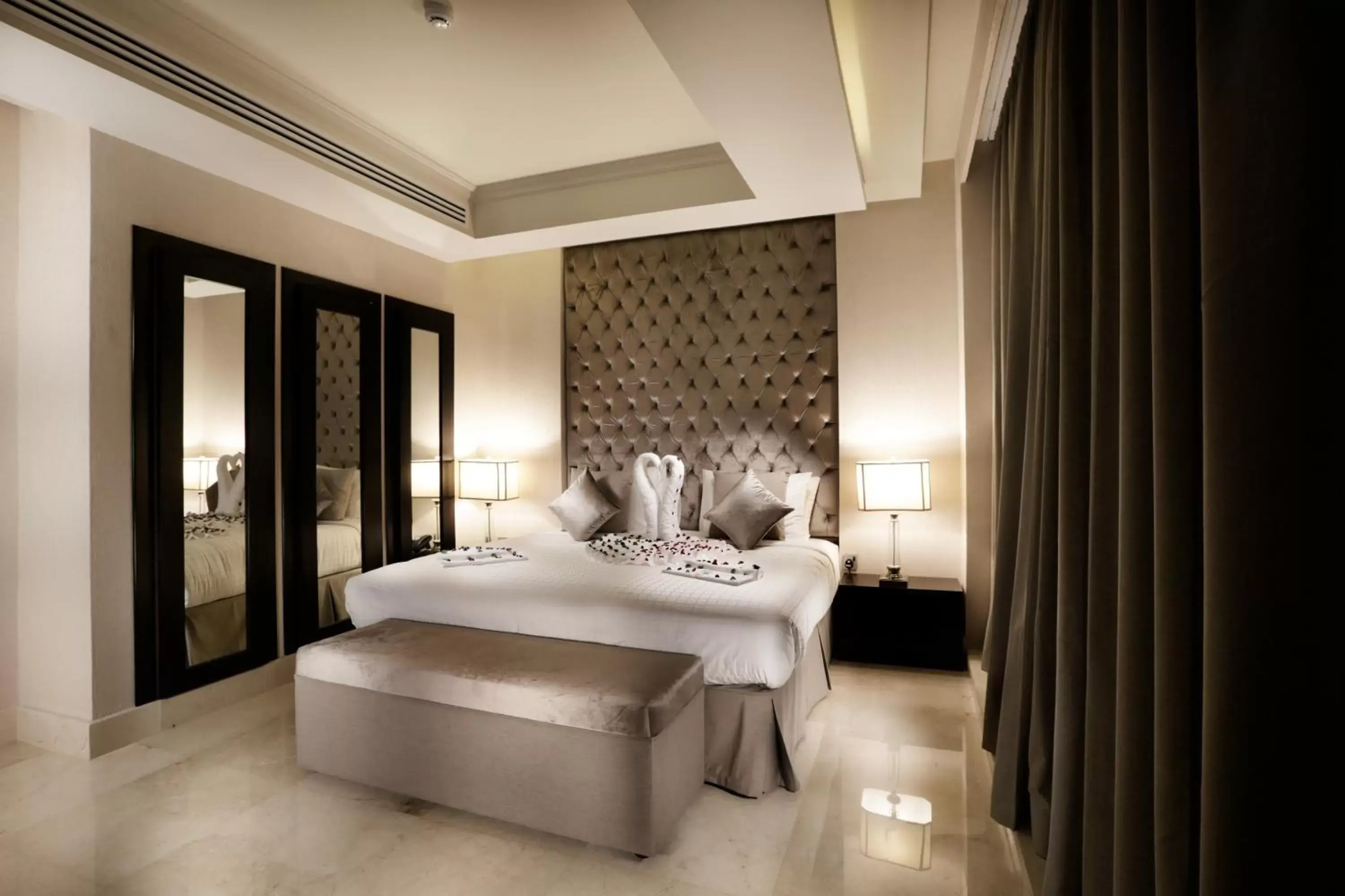 Bedroom, Bed in Aswar Hotel Suites Riyadh