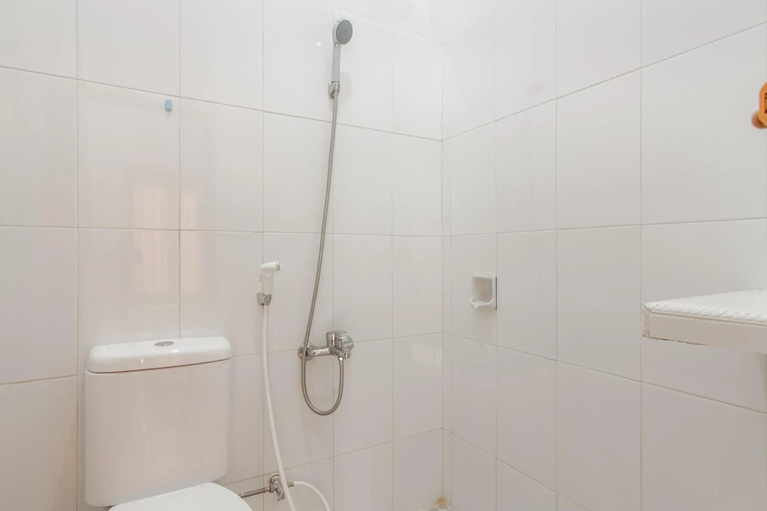 Shower, Bathroom in KoolKost Syariah near Ayani Mega Mall Pontianak