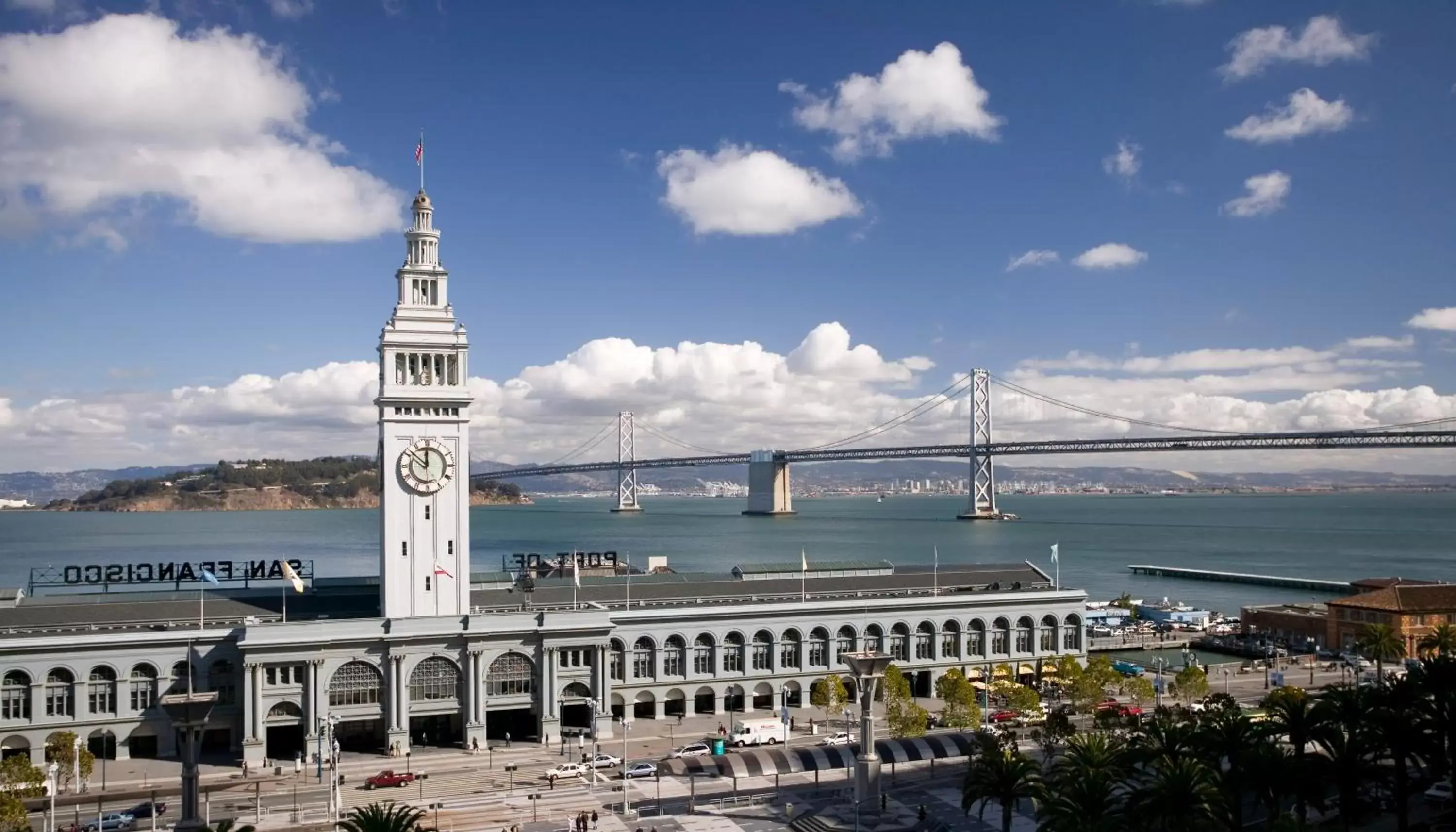 King Room with Balcony and Bay View in Hyatt Regency San Francisco